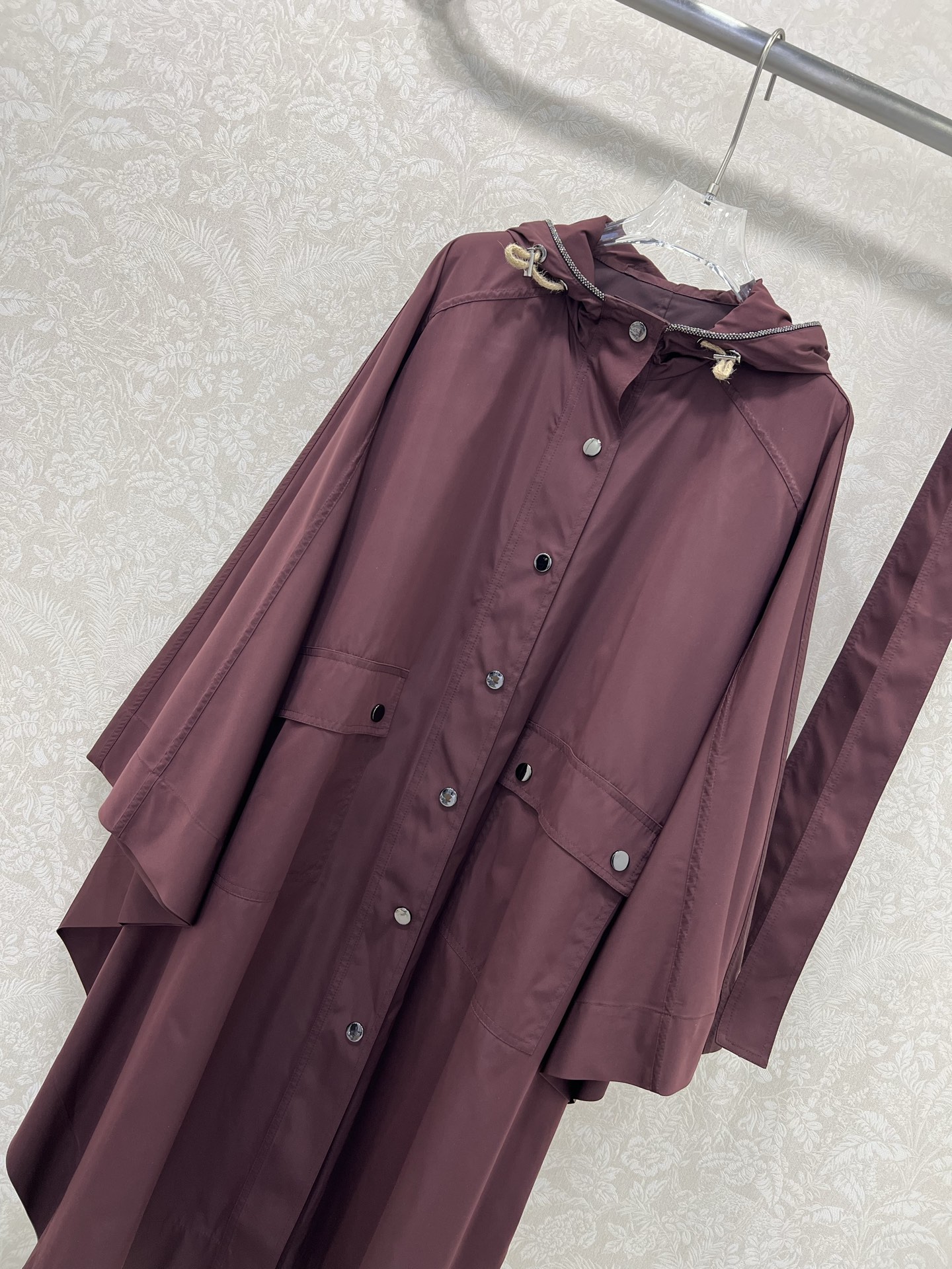 🔥🔥BRUNELLO CUCINELL* 25新款斗篷式长款外套 BC家依旧极简风 连帽链条⛓装饰单排扣