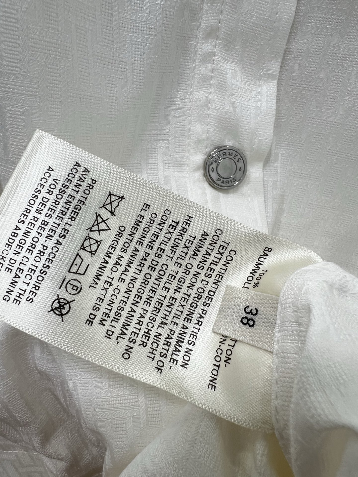 🔥🔥He*mès 25新款H暗纹提花小翻领单排扣衬衣式连衣裙，袖口活性抽绳设计 简约大气不失精致感。定制