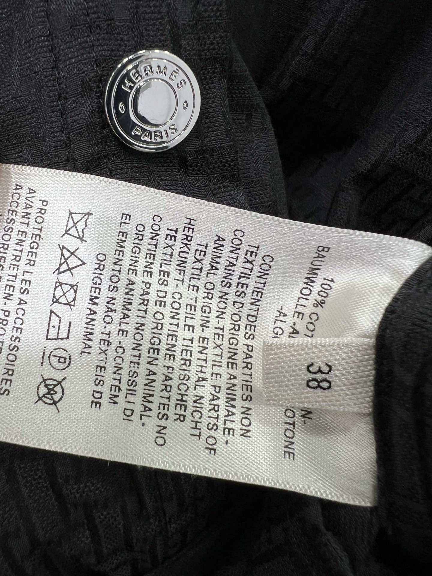 🔥🔥He*mès 25新款H暗纹提花小翻领单排扣衬衣式连衣裙，袖口活性抽绳设计 简约大气不失精致感。定制