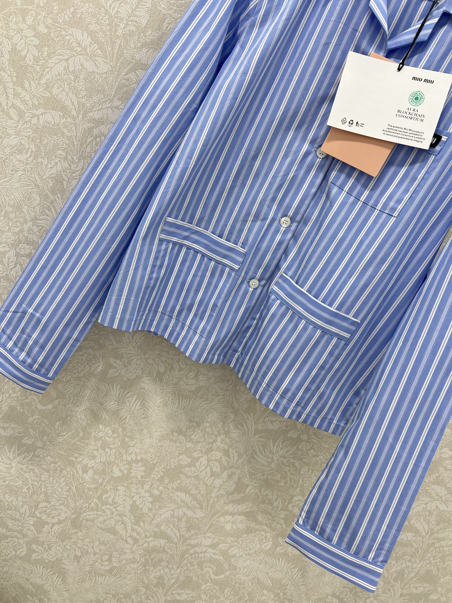 🔥🔥Miumi*25新款翻领蓝色条纹衬衣定制YB斜纹全棉材质 亲肤舒适 吸湿透气 通体竖列蓝白条纹交织 