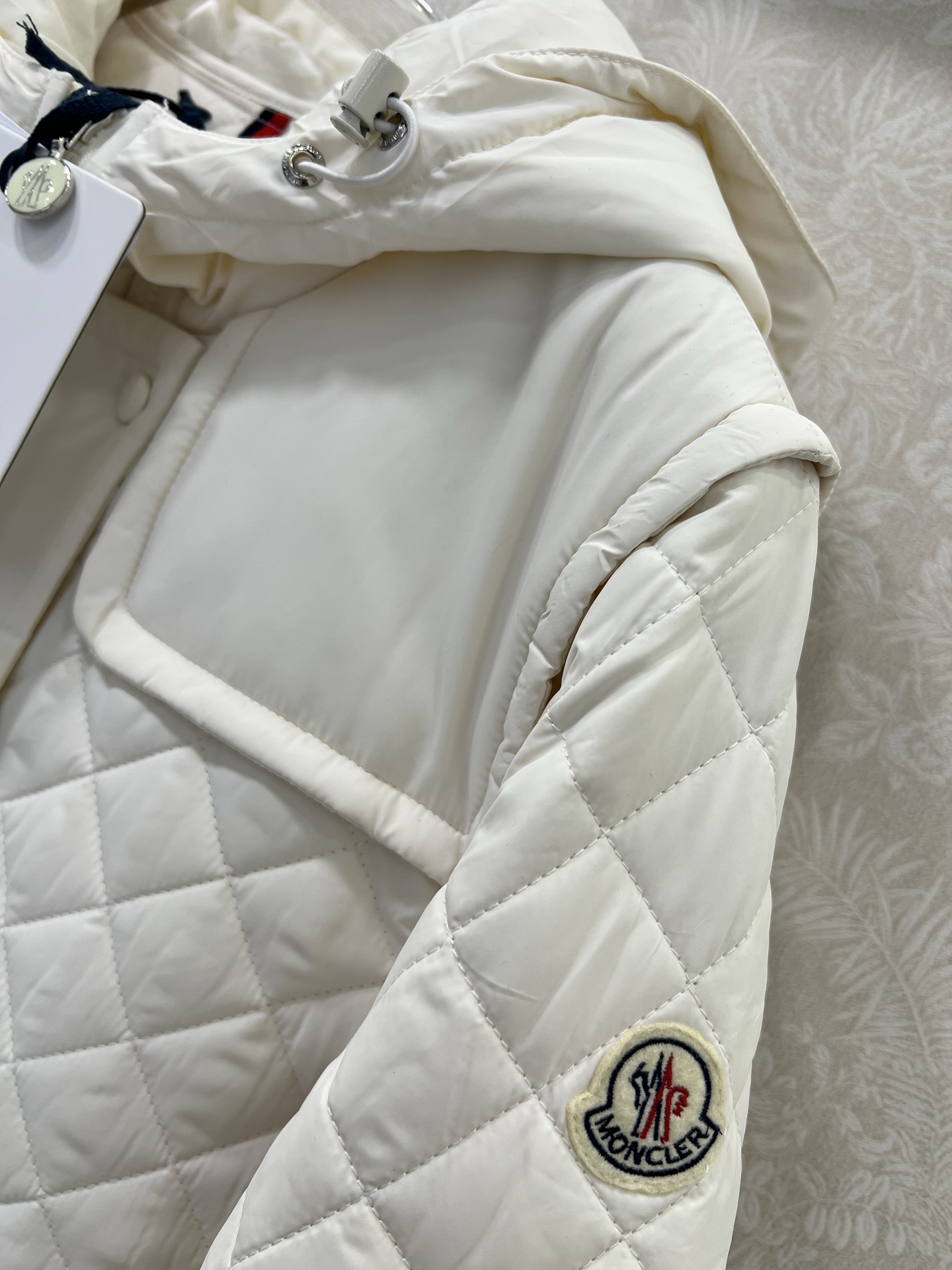 🔥🔥Monc*r 25新款棉服 菱格夹棉薄款棉服长款外套 极简主义设计高级又时髦！休闲带帽设计，以经典的