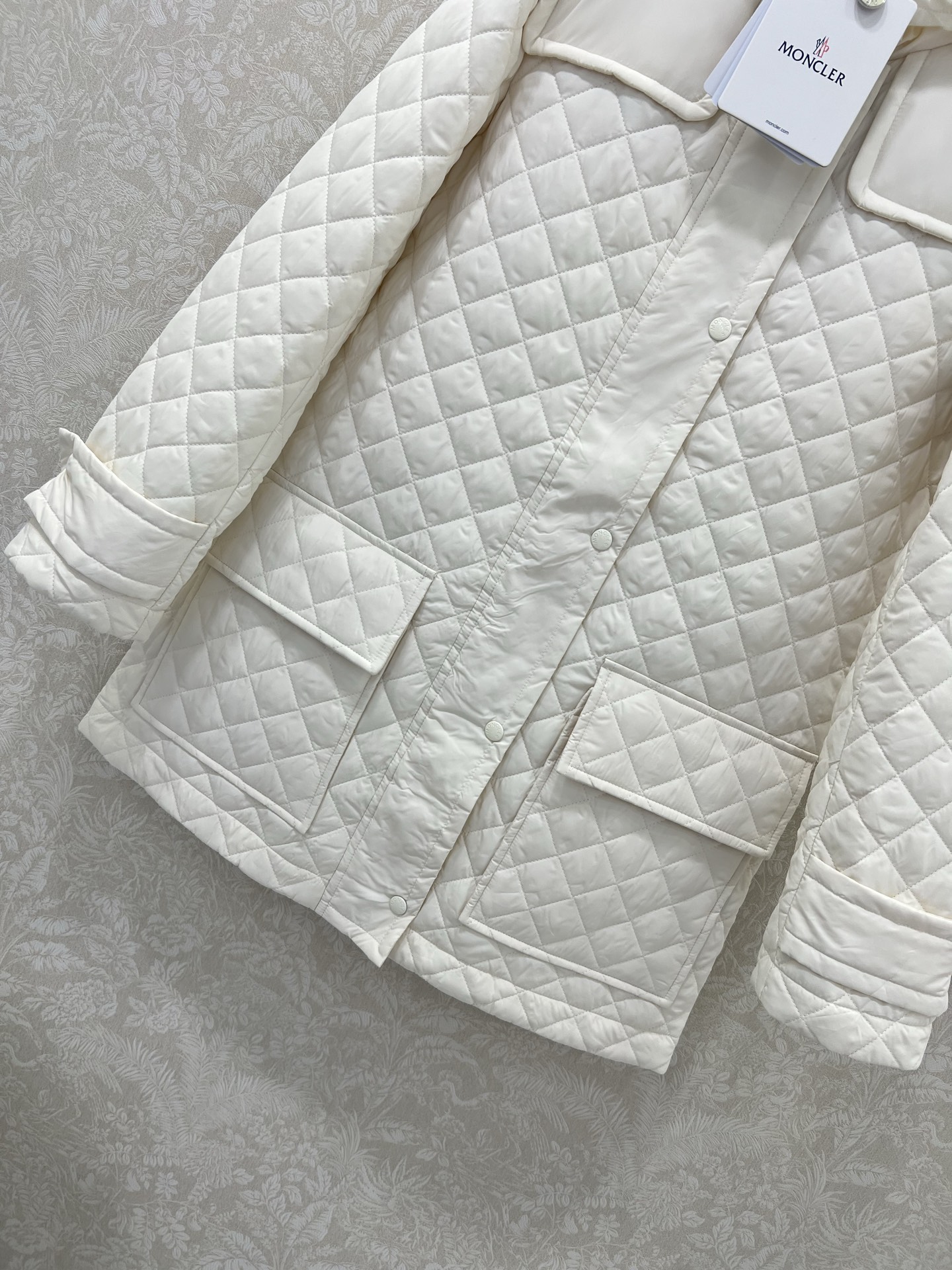 🔥🔥Monc*r 25新款棉服 菱格夹棉薄款棉服长款外套 极简主义设计高级又时髦！休闲带帽设计，以经典的