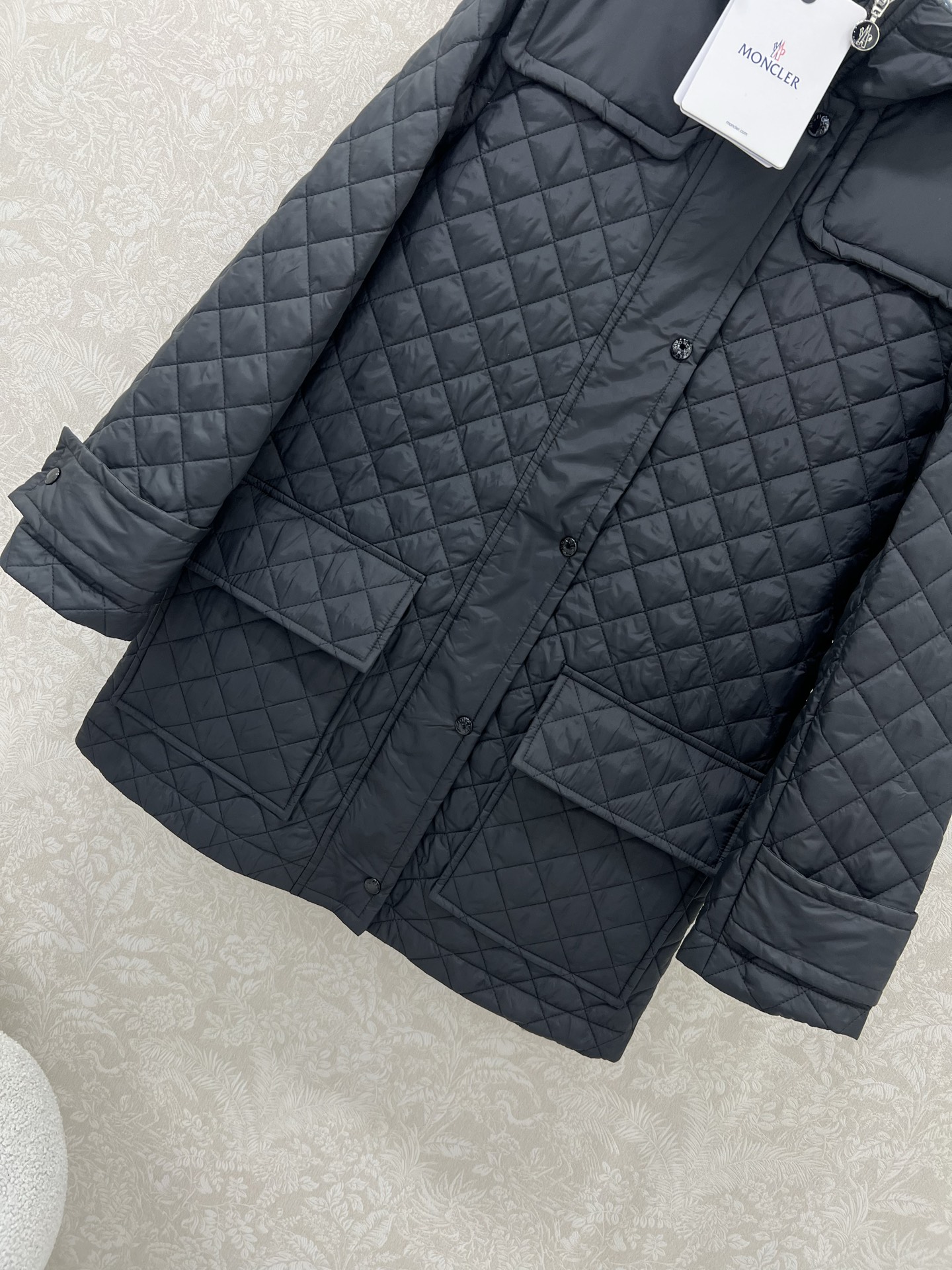 🔥🔥Monc*r 25新款棉服 菱格夹棉薄款棉服长款外套 极简主义设计高级又时髦！休闲带帽设计，以经典的