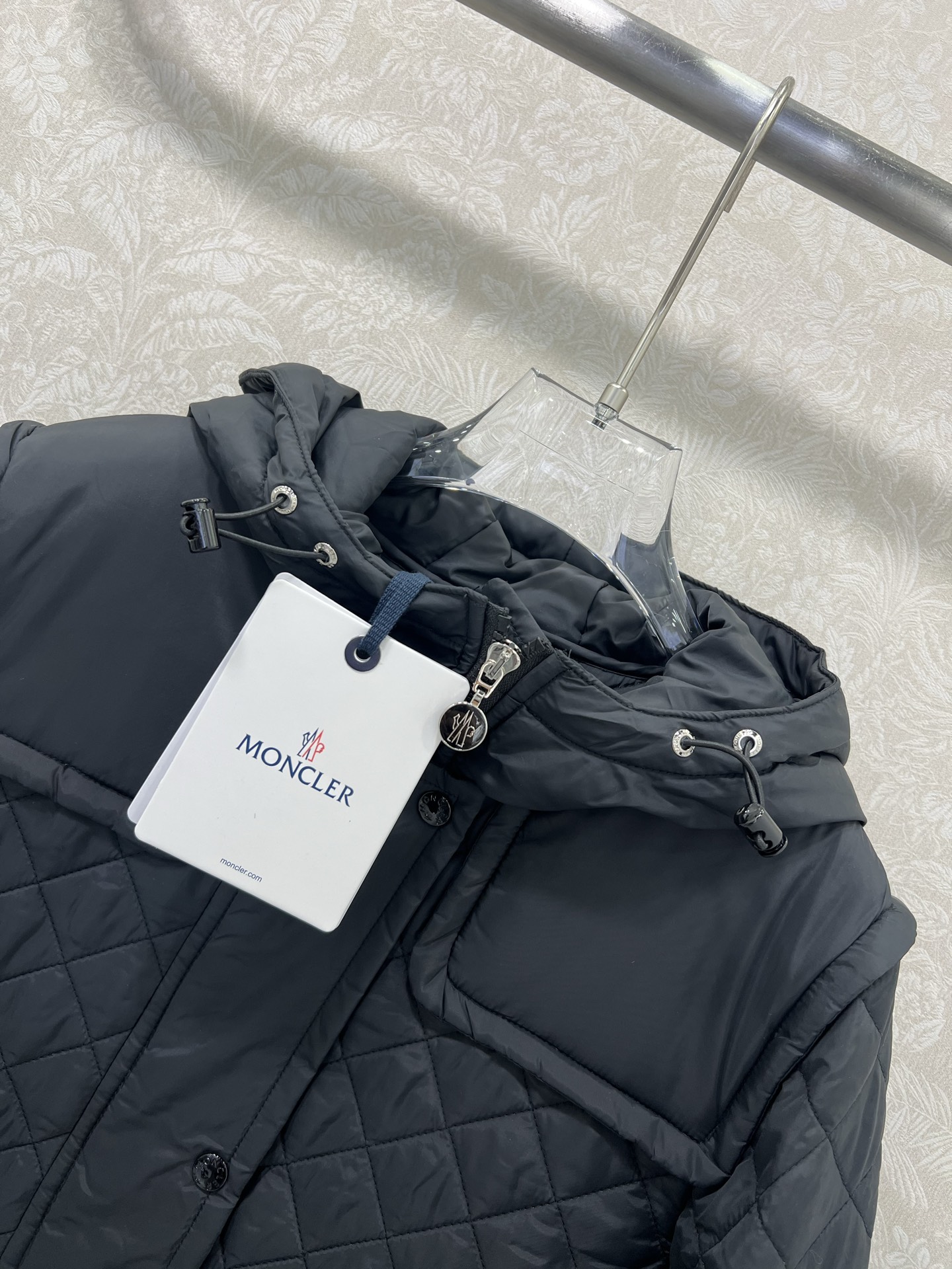 🔥🔥Monc*r 25新款棉服 菱格夹棉薄款棉服长款外套 极简主义设计高级又时髦！休闲带帽设计，以经典的