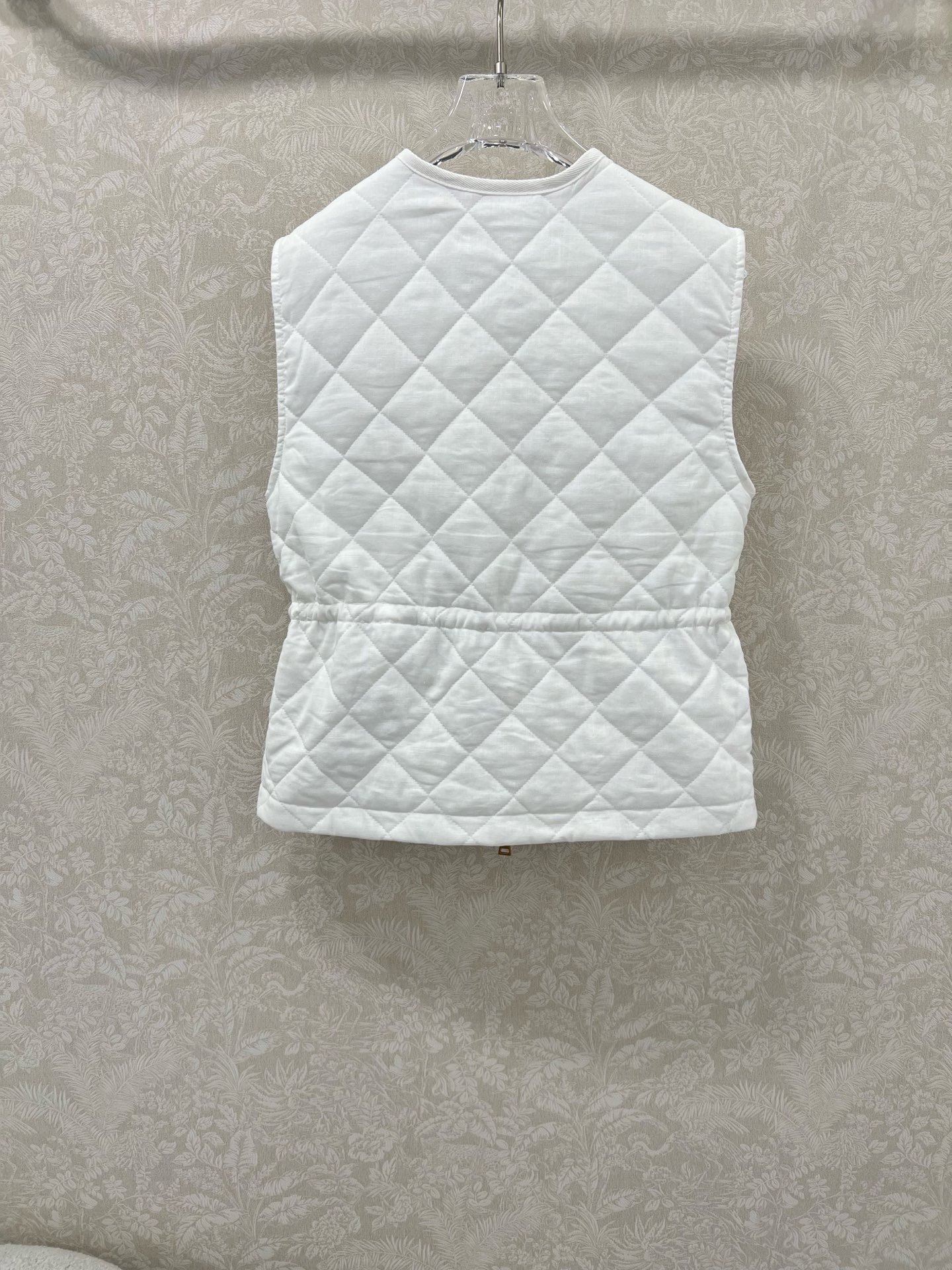 🔥🔥Monc*r 25新款棉服马甲 代购爆款本季最好看的一款棉服马甲 没抽生可收腰 减龄小V领菱格设计！