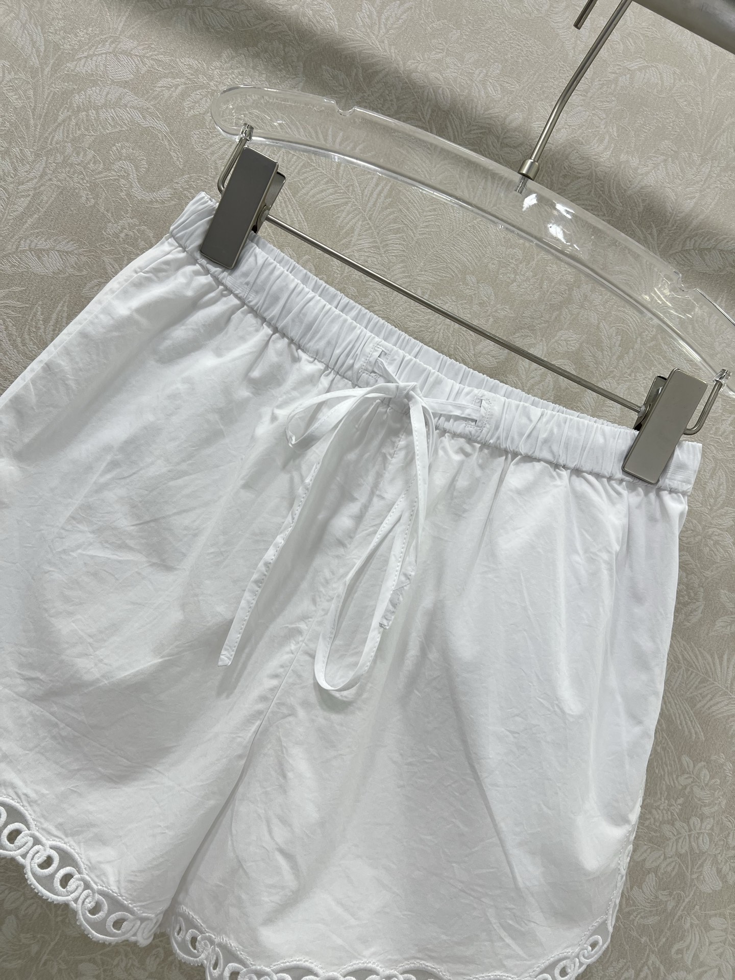 Gucc* 25 New Section: Stylish and Comfortable Female Suit with Embroidered Details - 图片 3