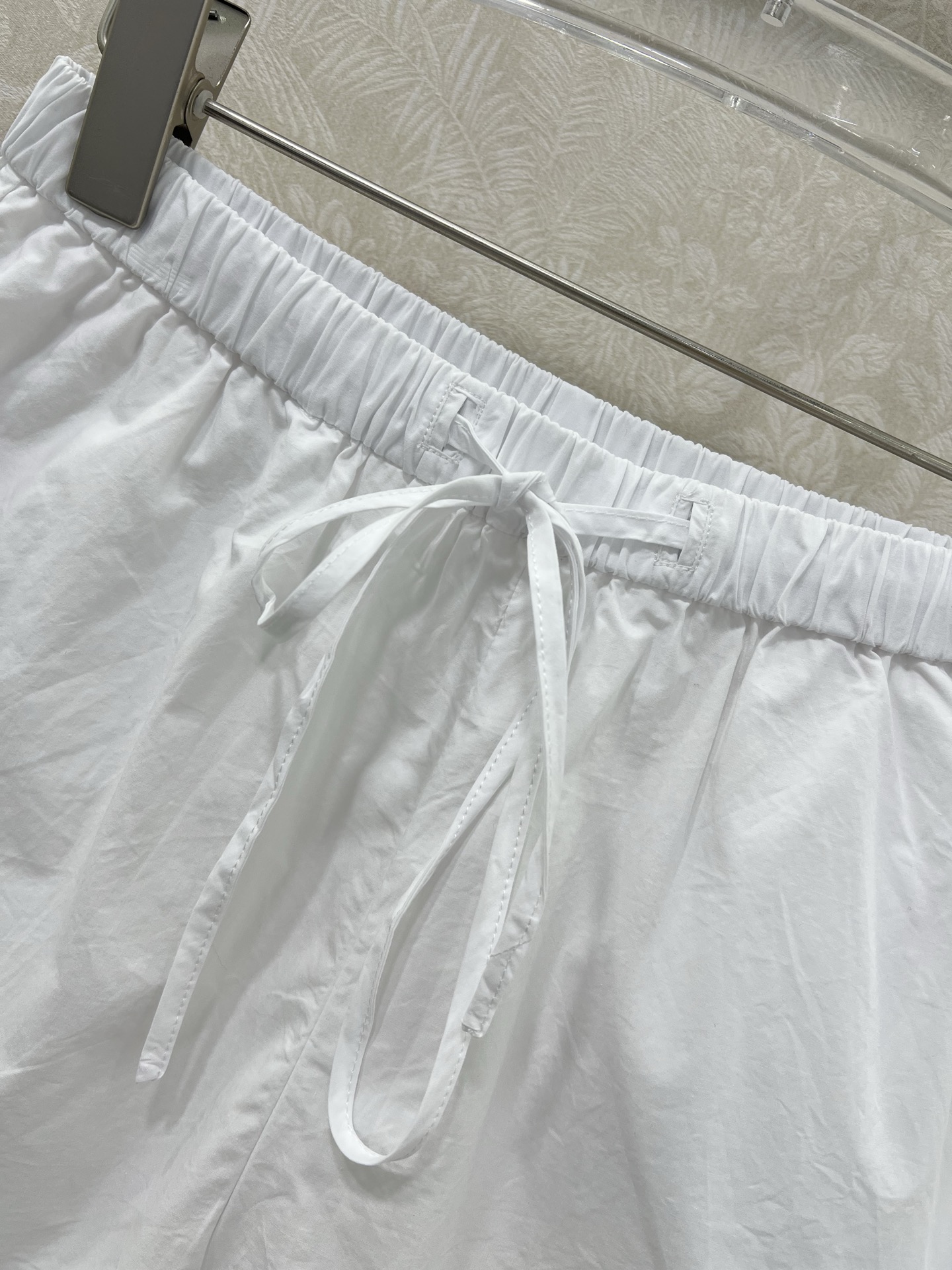 Gucc* 25 New Section: Stylish and Comfortable Female Suit with Embroidered Details - 图片 2