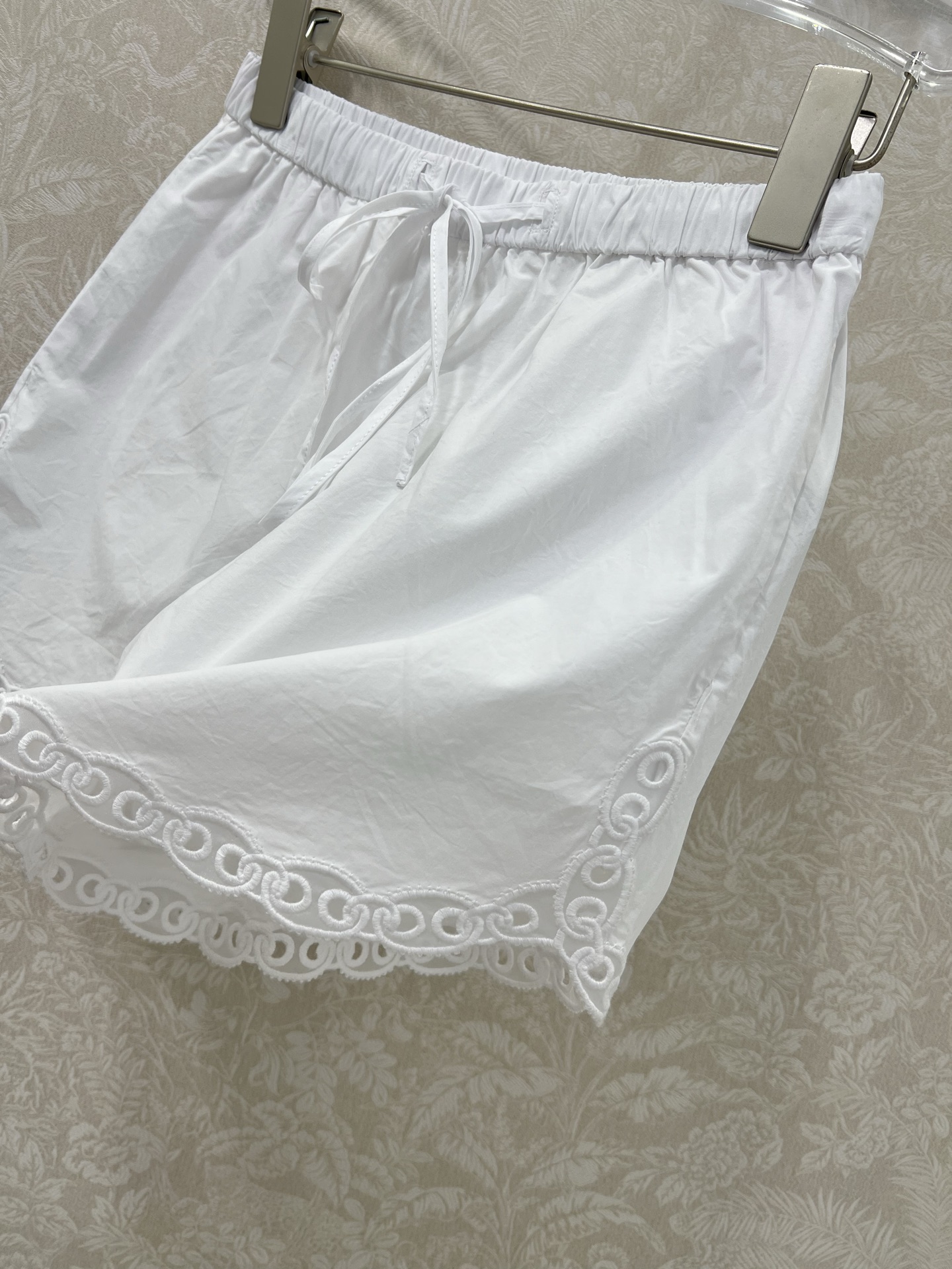 Gucc* 25 New Section: Stylish and Comfortable Female Suit with Embroidered Details - 图片 5