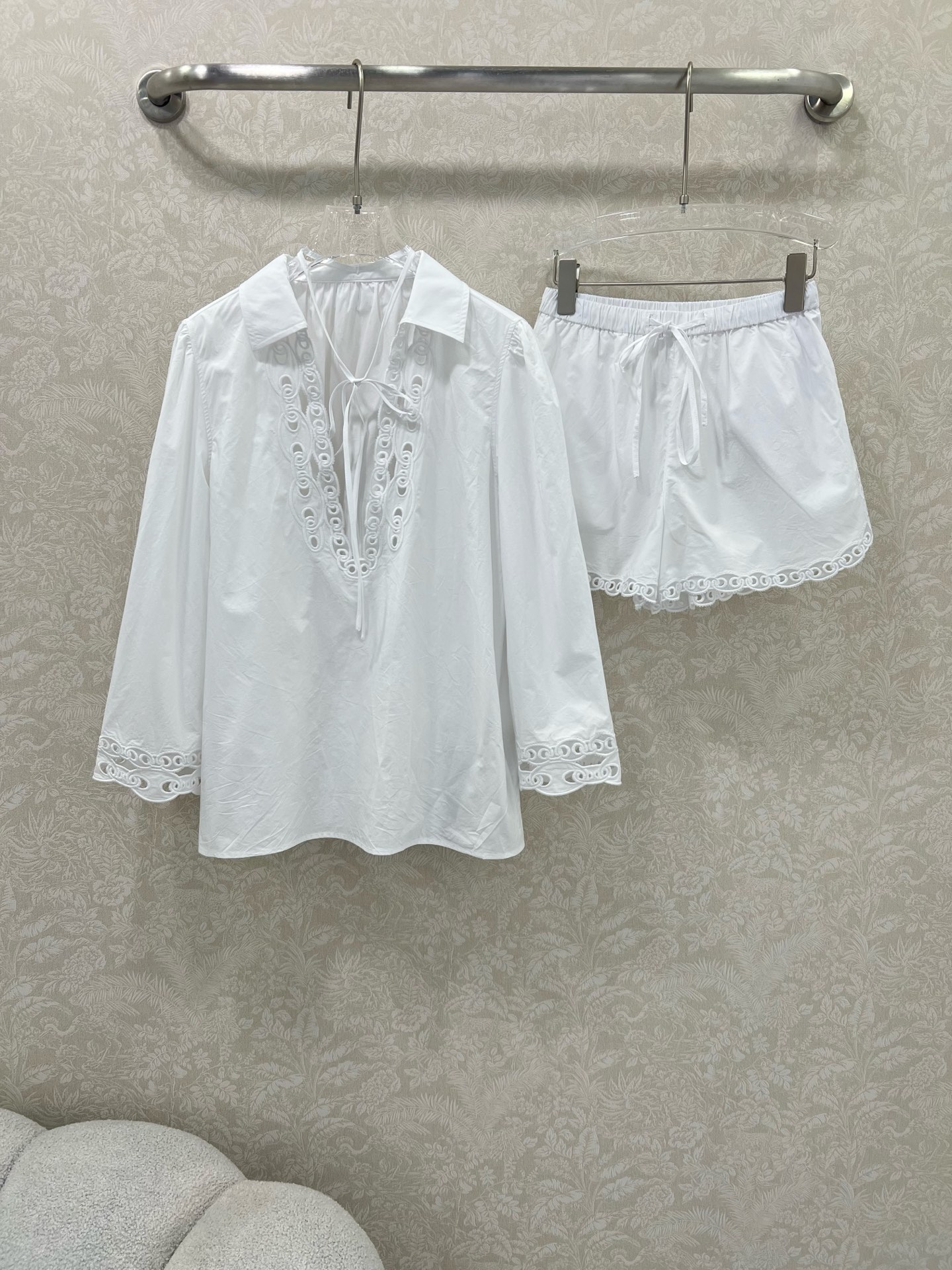 Gucc* 25 New Section: Stylish and Comfortable Female Suit with Embroidered Details - 图片 9