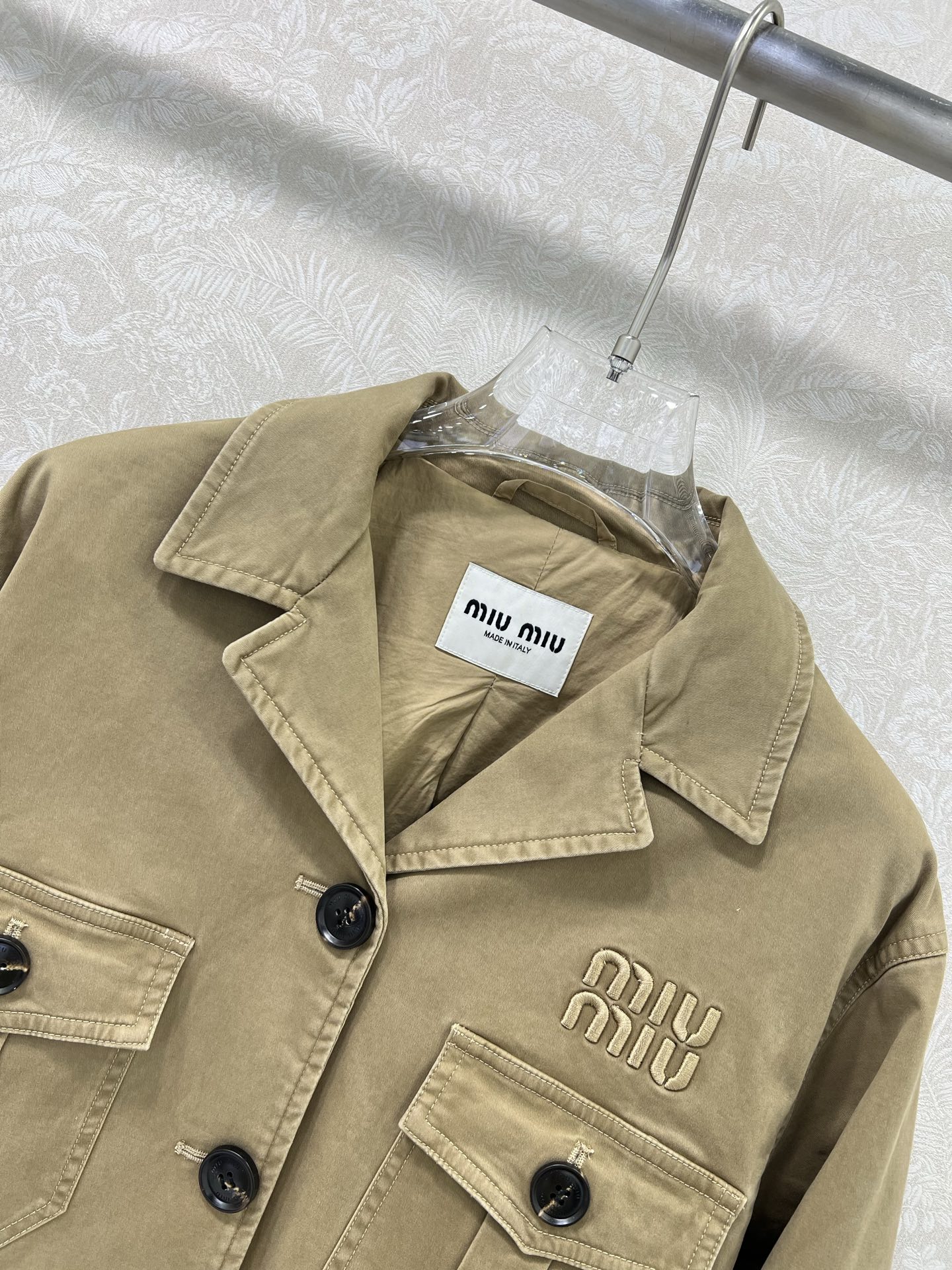 🔥🔥miumi*25早秋新款工装夹克外套  翻领单排扣口袋夹克超有型！定制五金A版显瘦绝绝子 高级的云淡