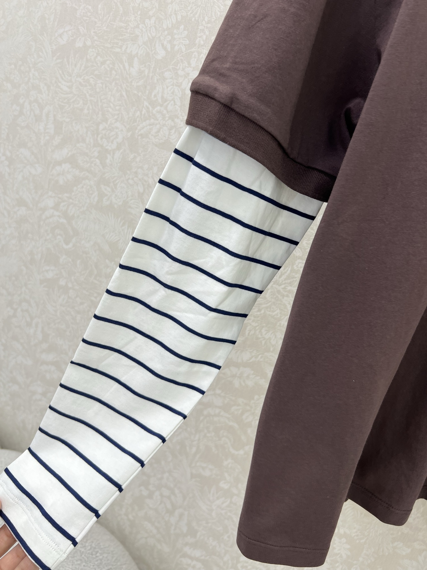 🔥🔥miumi*25新款翻领假两件长袖T恤 高级老钱风配色袖子拼接条纹袖口 少女知识分子时髦风穿搭！老钱