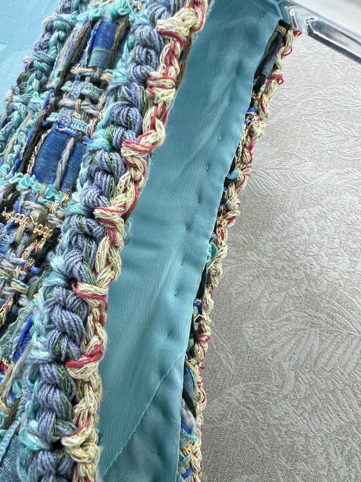 🔥🔥Chan*l粗纺捆边洋装背心裙 手工坊系列采用原版定制粗花呢面料，手工包边工艺，内里100%真丝提花