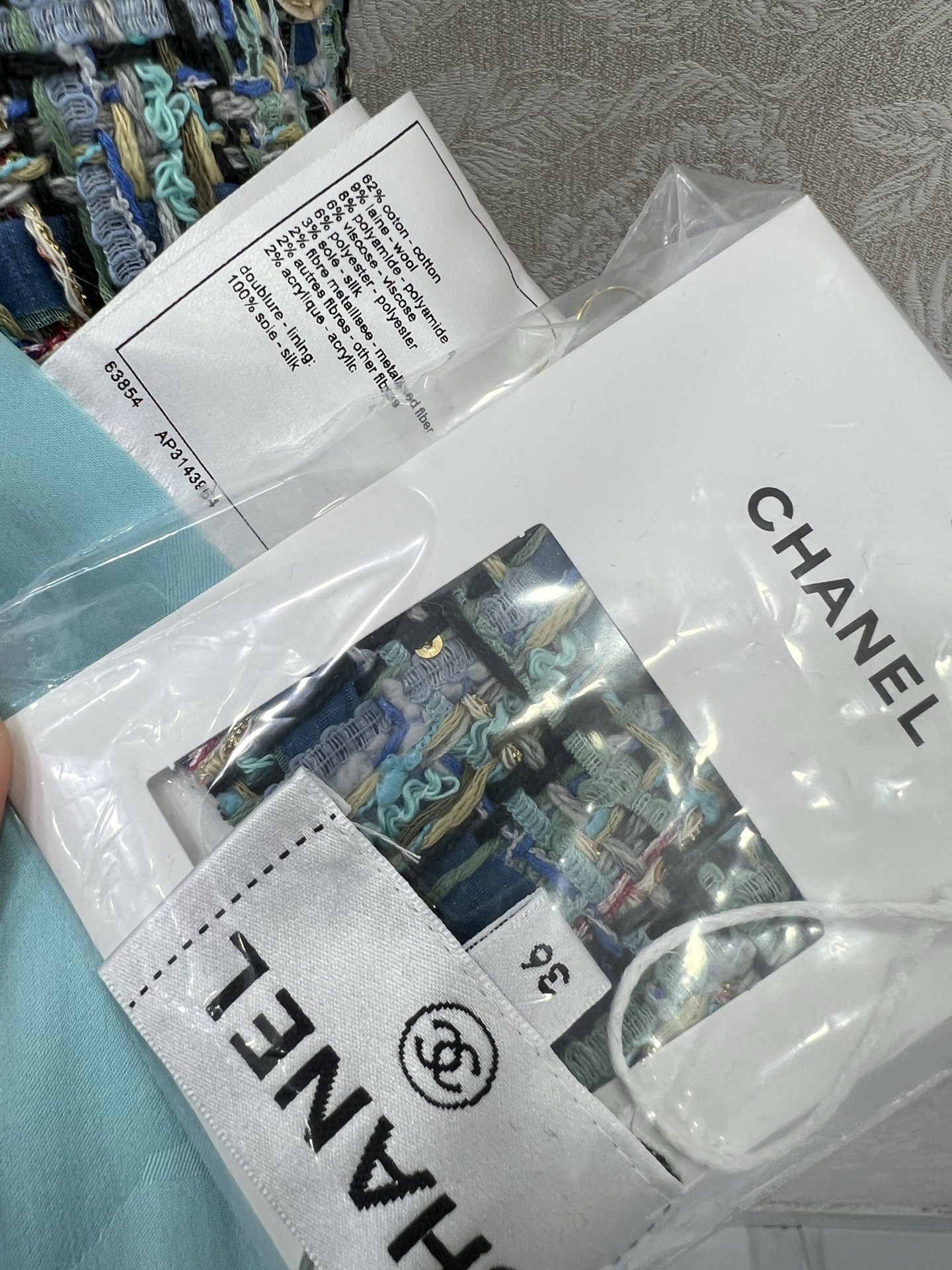 🔥🔥Chan*l粗纺捆边洋装背心裙 手工坊系列采用原版定制粗花呢面料，手工包边工艺，内里100%真丝提花