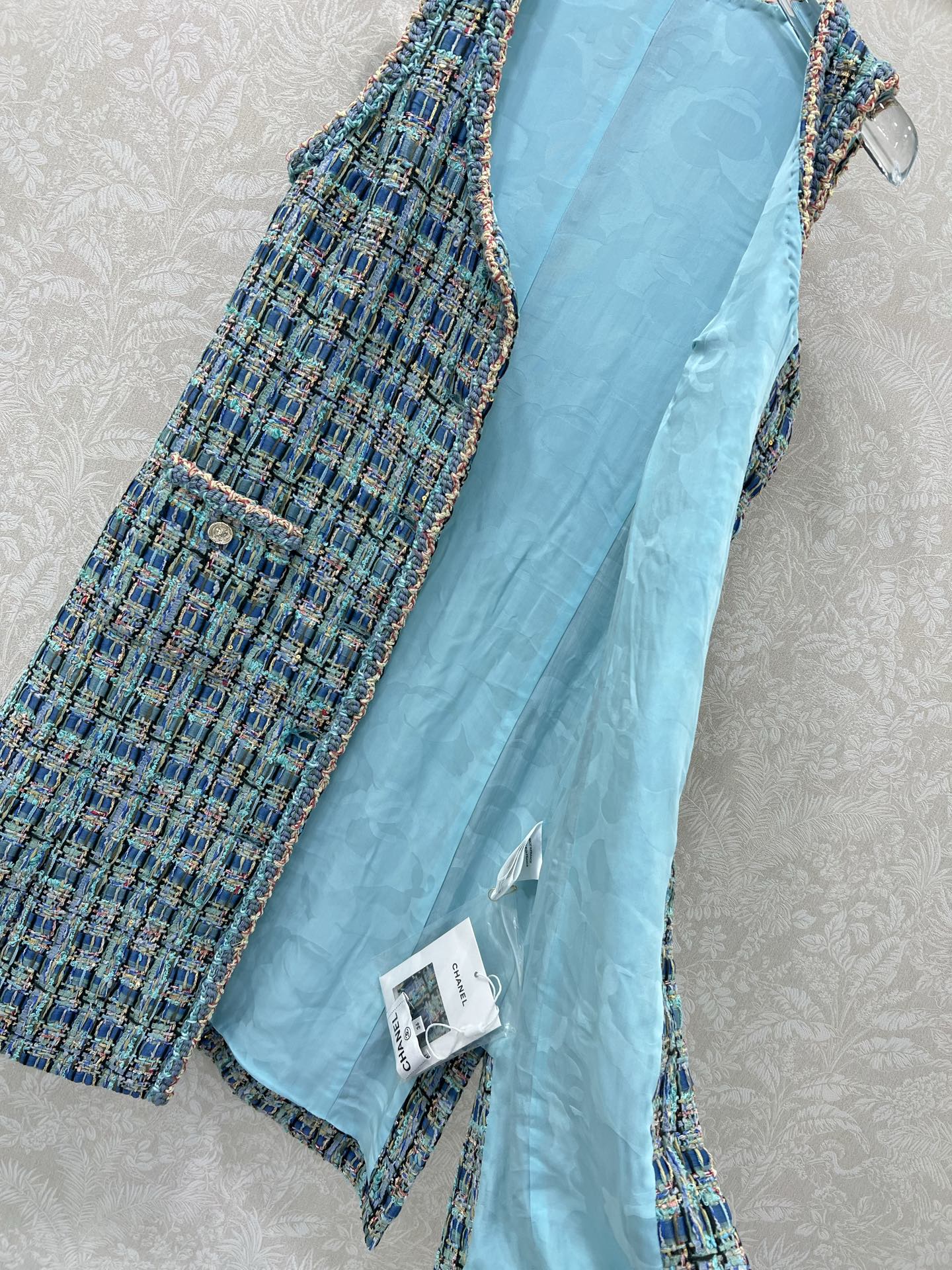 🔥🔥Chan*l粗纺捆边洋装背心裙 手工坊系列采用原版定制粗花呢面料，手工包边工艺，内里100%真丝提花