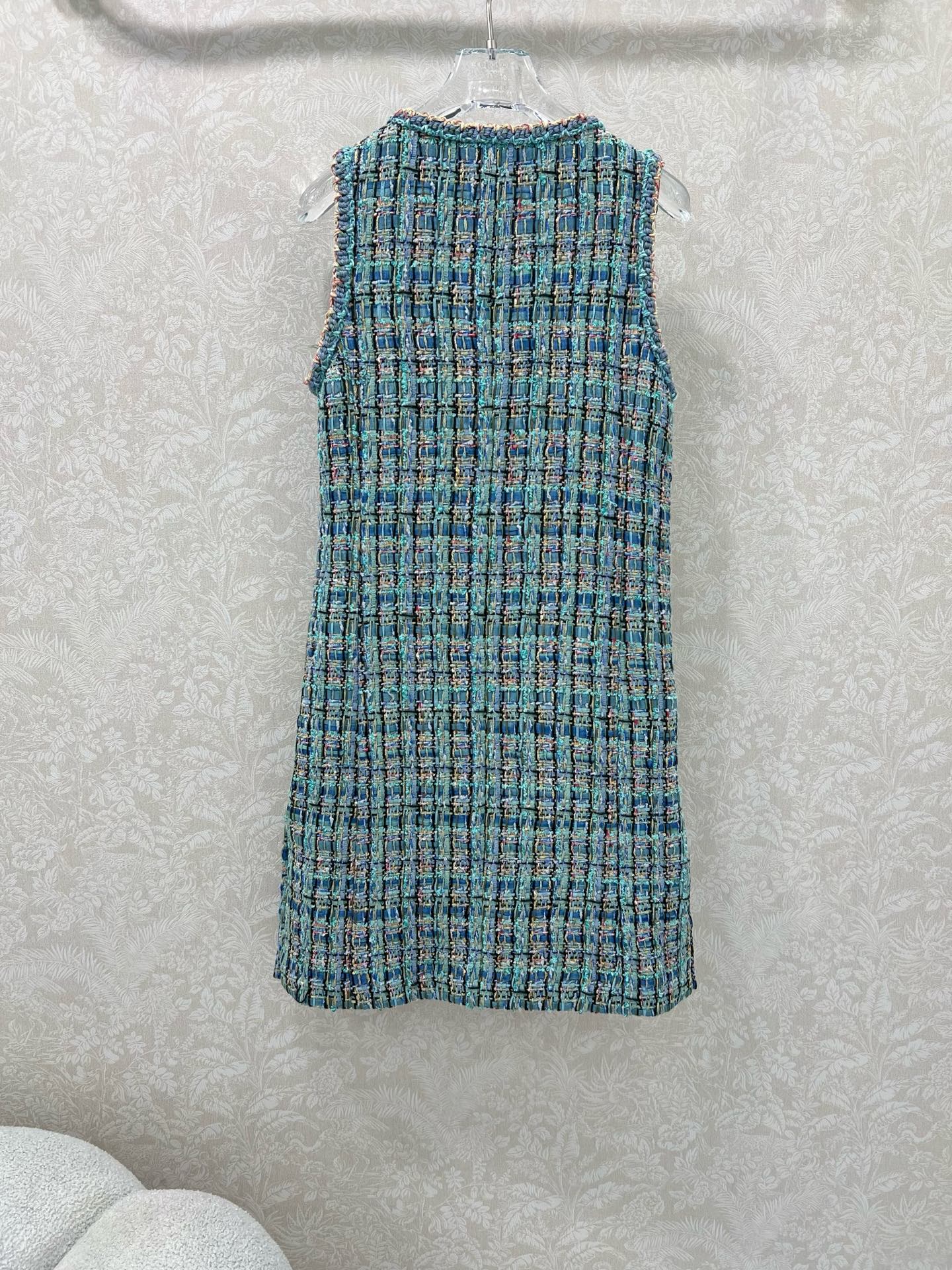 🔥🔥Chan*l粗纺捆边洋装背心裙 手工坊系列采用原版定制粗花呢面料，手工包边工艺，内里100%真丝提花