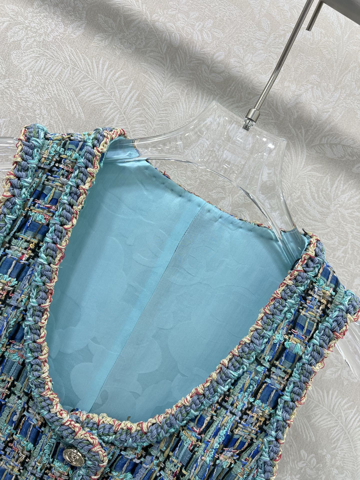 🔥🔥Chan*l粗纺捆边洋装背心裙 手工坊系列采用原版定制粗花呢面料，手工包边工艺，内里100%真丝提花