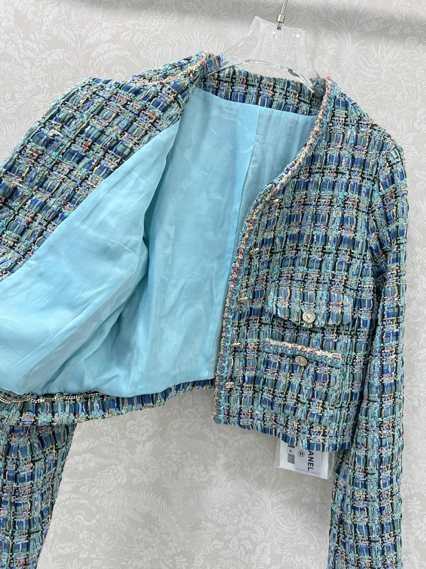 🔥🔥Chan*l粗纺捆边洋装外套 手工坊系列外套 采用原版定制粗花呢面料，手工包边工艺，内里100%真丝