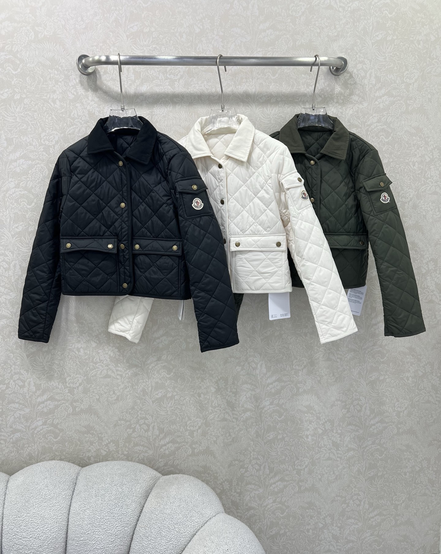 🔥🔥moncl*r 25新款菱形绗缝夹棉短款棉服小外套。气质翻领双口袋小短款设计！减龄少女气质，进口机压