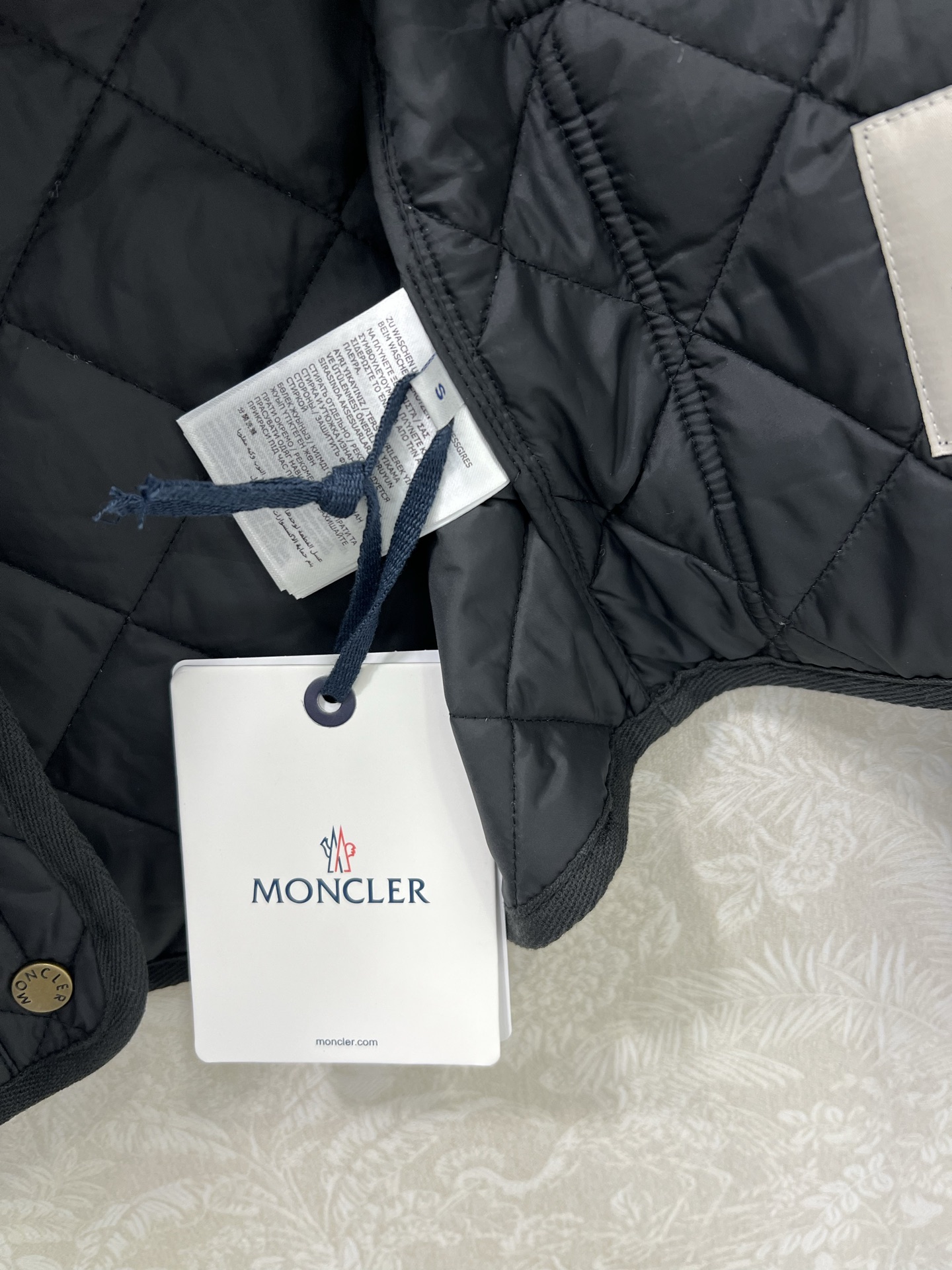 🔥🔥moncl*r 25新款菱形绗缝夹棉短款棉服小外套。气质翻领双口袋小短款设计！减龄少女气质，进口机压