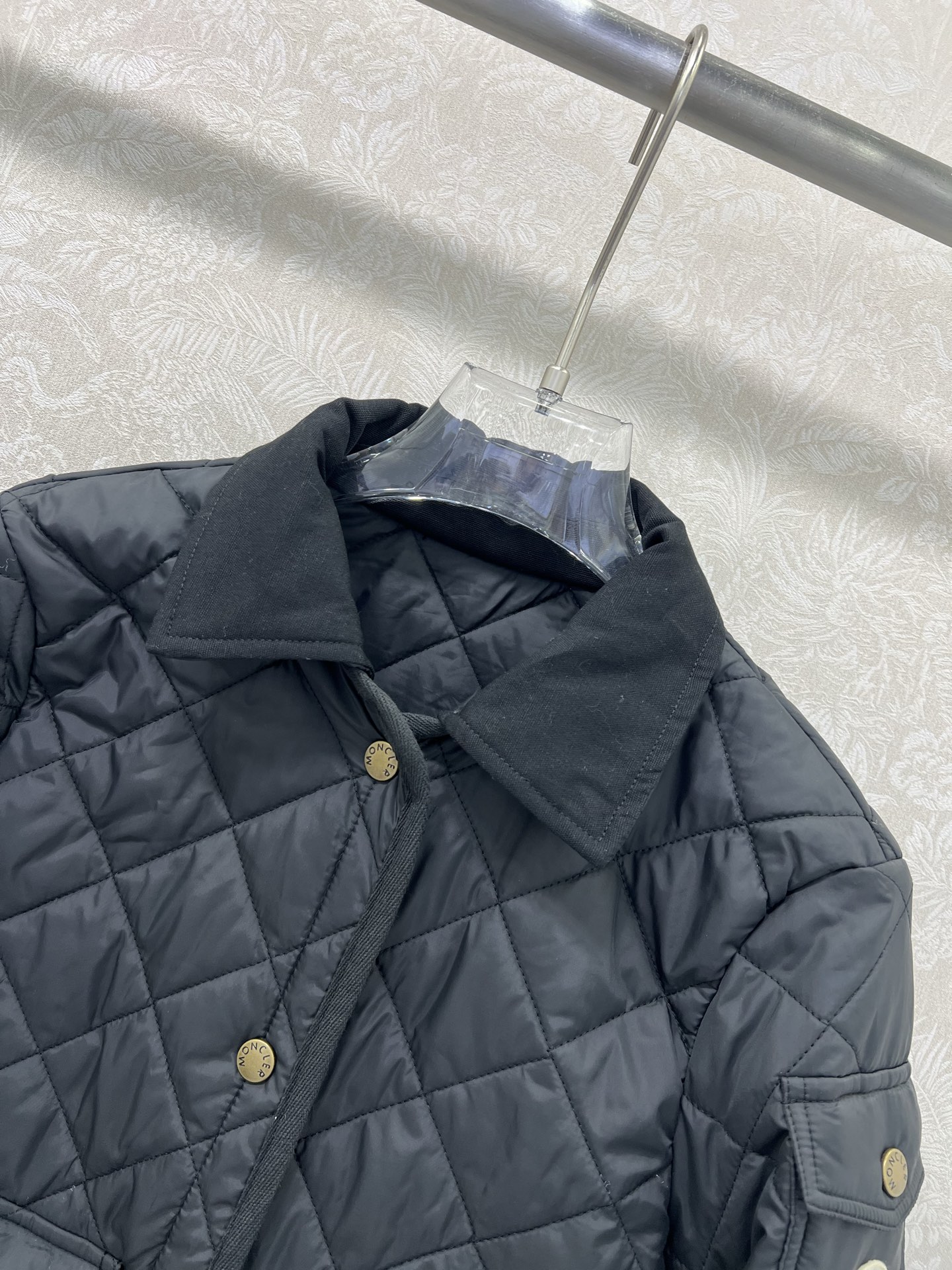 🔥🔥moncl*r 25新款菱形绗缝夹棉短款棉服小外套。气质翻领双口袋小短款设计！减龄少女气质，进口机压