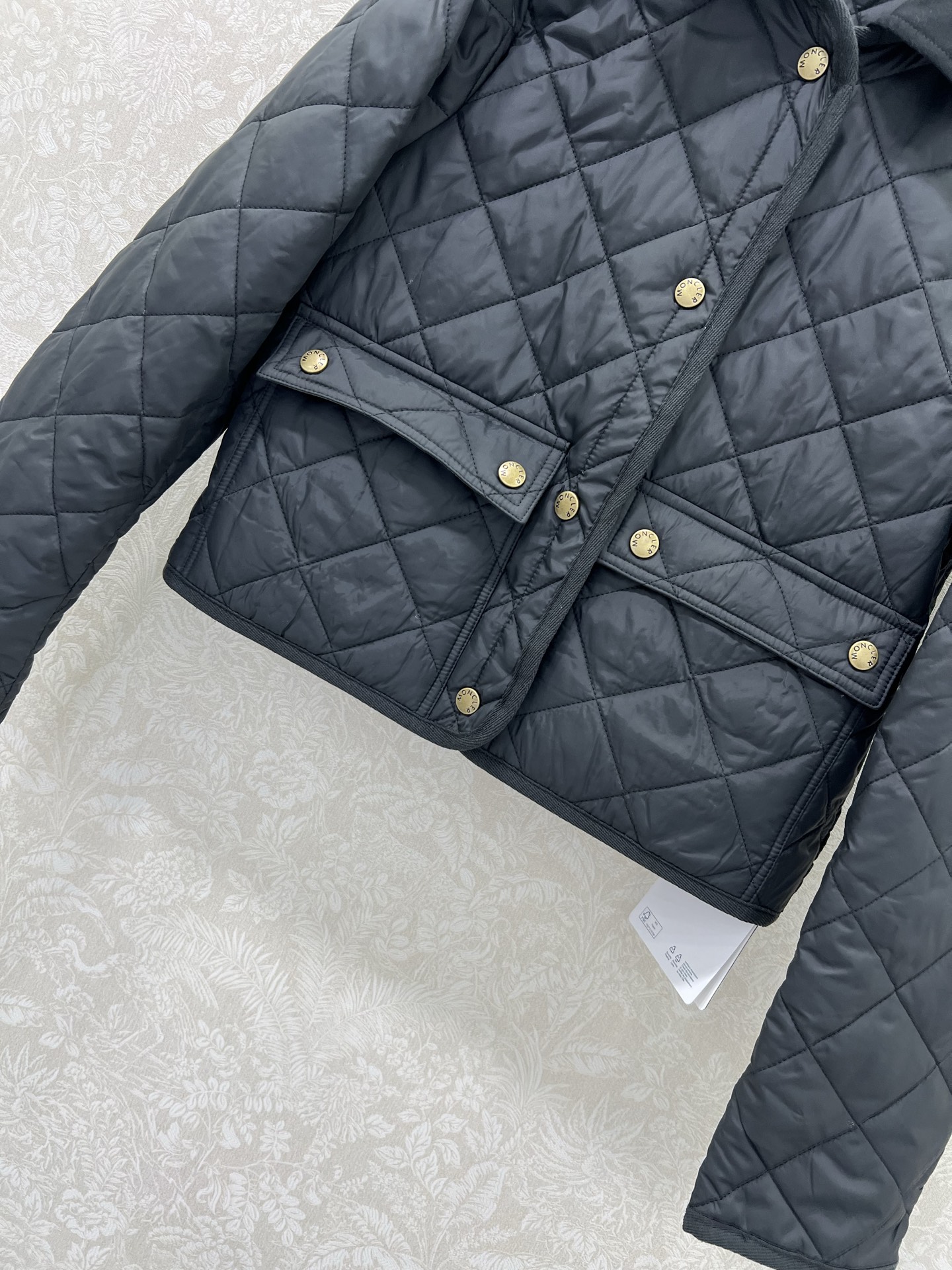 🔥🔥moncl*r 25新款菱形绗缝夹棉短款棉服小外套。气质翻领双口袋小短款设计！减龄少女气质，进口机压