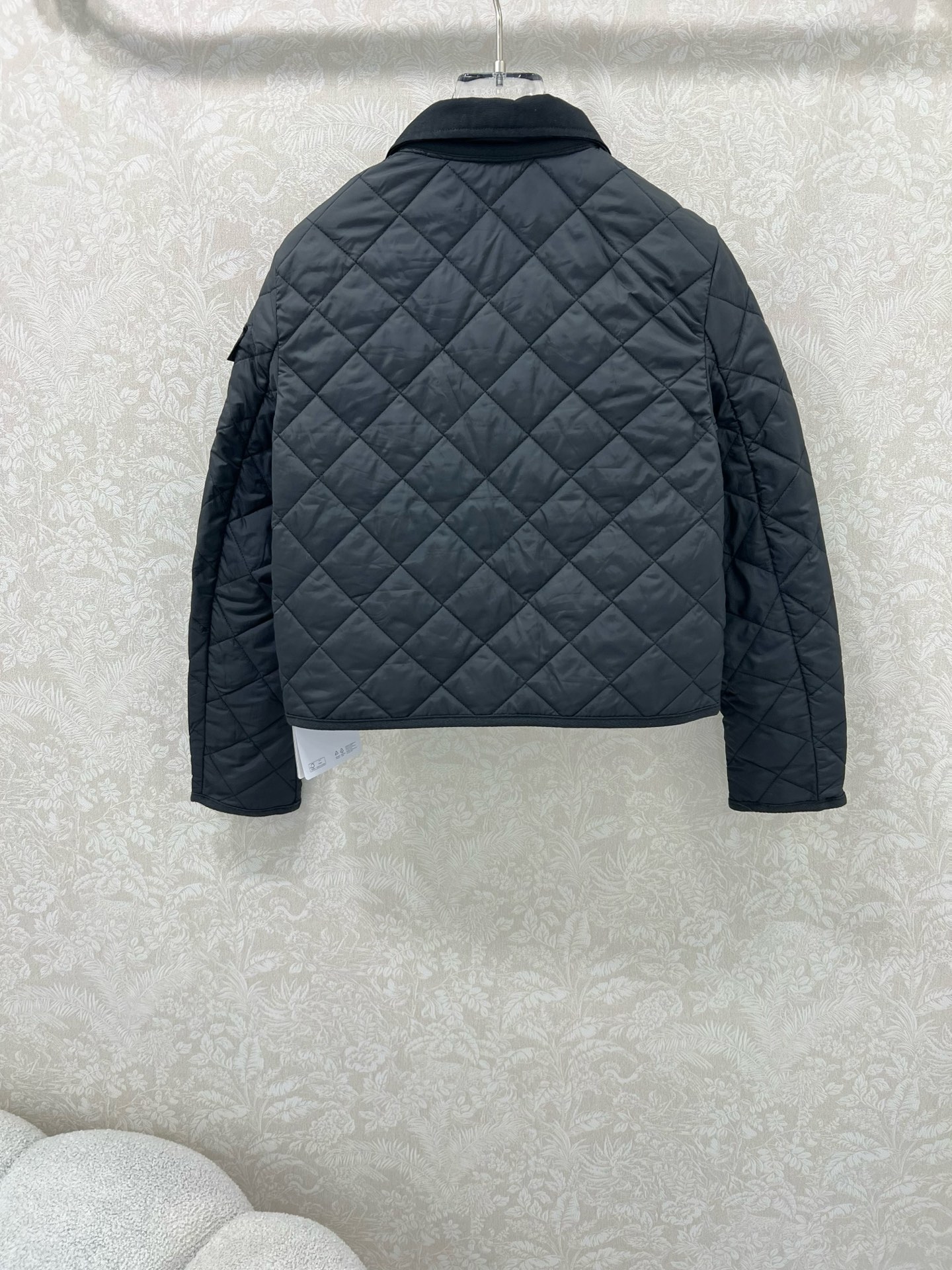 🔥🔥moncl*r 25新款菱形绗缝夹棉短款棉服小外套。气质翻领双口袋小短款设计！减龄少女气质，进口机压