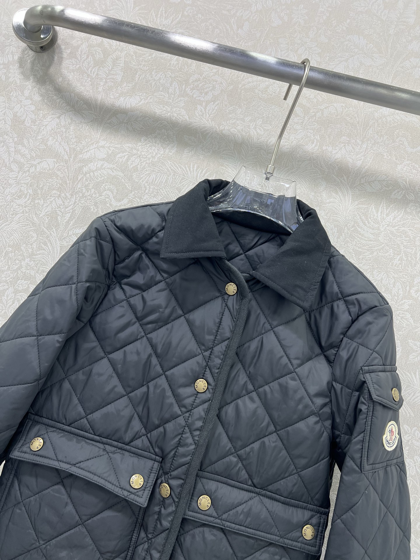 🔥🔥moncl*r 25新款菱形绗缝夹棉短款棉服小外套。气质翻领双口袋小短款设计！减龄少女气质，进口机压