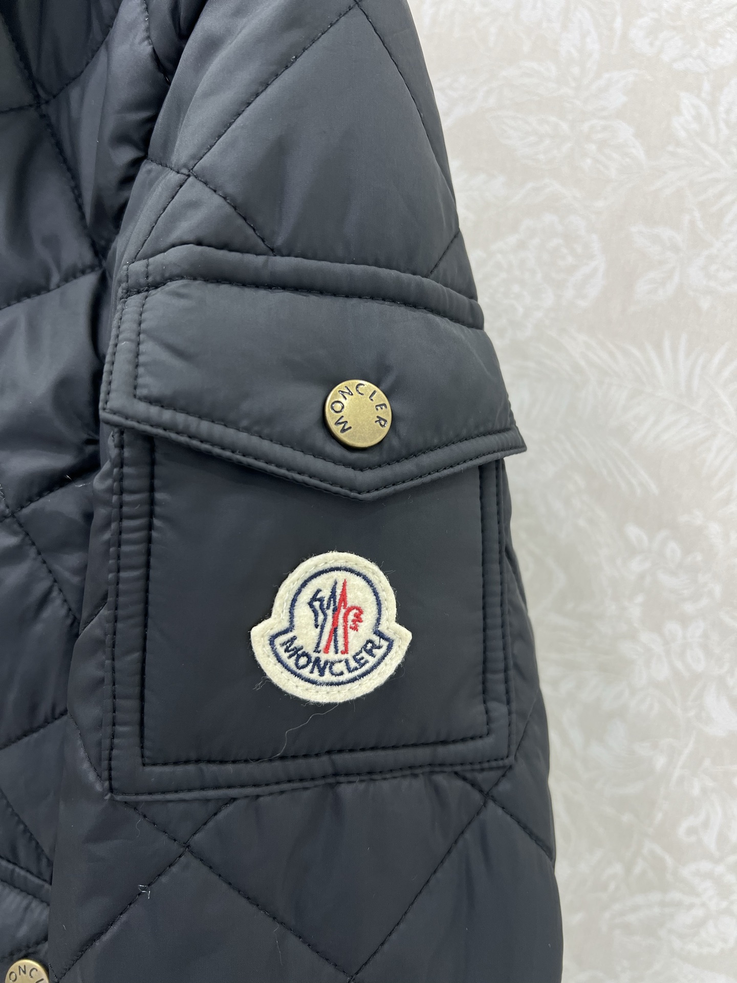 🔥🔥moncl*r 25新款菱形绗缝夹棉短款棉服小外套。气质翻领双口袋小短款设计！减龄少女气质，进口机压