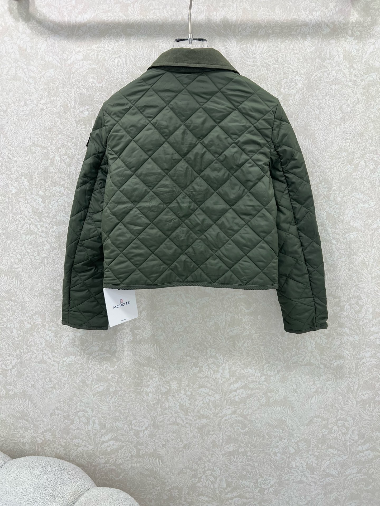 🔥🔥moncl*r 25新款菱形绗缝夹棉短款棉服小外套。气质翻领双口袋小短款设计！减龄少女气质，进口机压