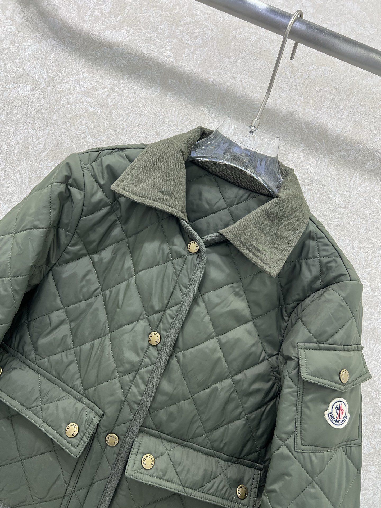 🔥🔥moncl*r 25新款菱形绗缝夹棉短款棉服小外套。气质翻领双口袋小短款设计！减龄少女气质，进口机压