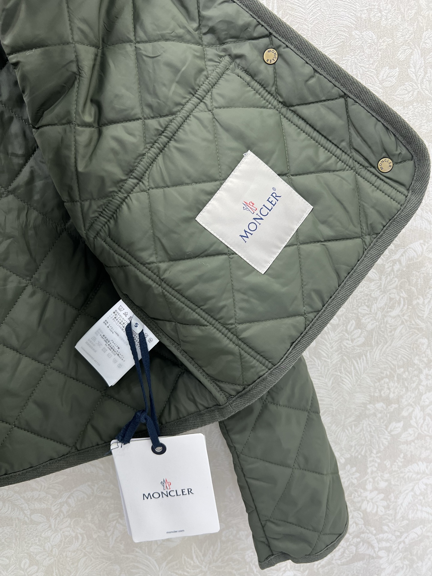 🔥🔥moncl*r 25新款菱形绗缝夹棉短款棉服小外套。气质翻领双口袋小短款设计！减龄少女气质，进口机压