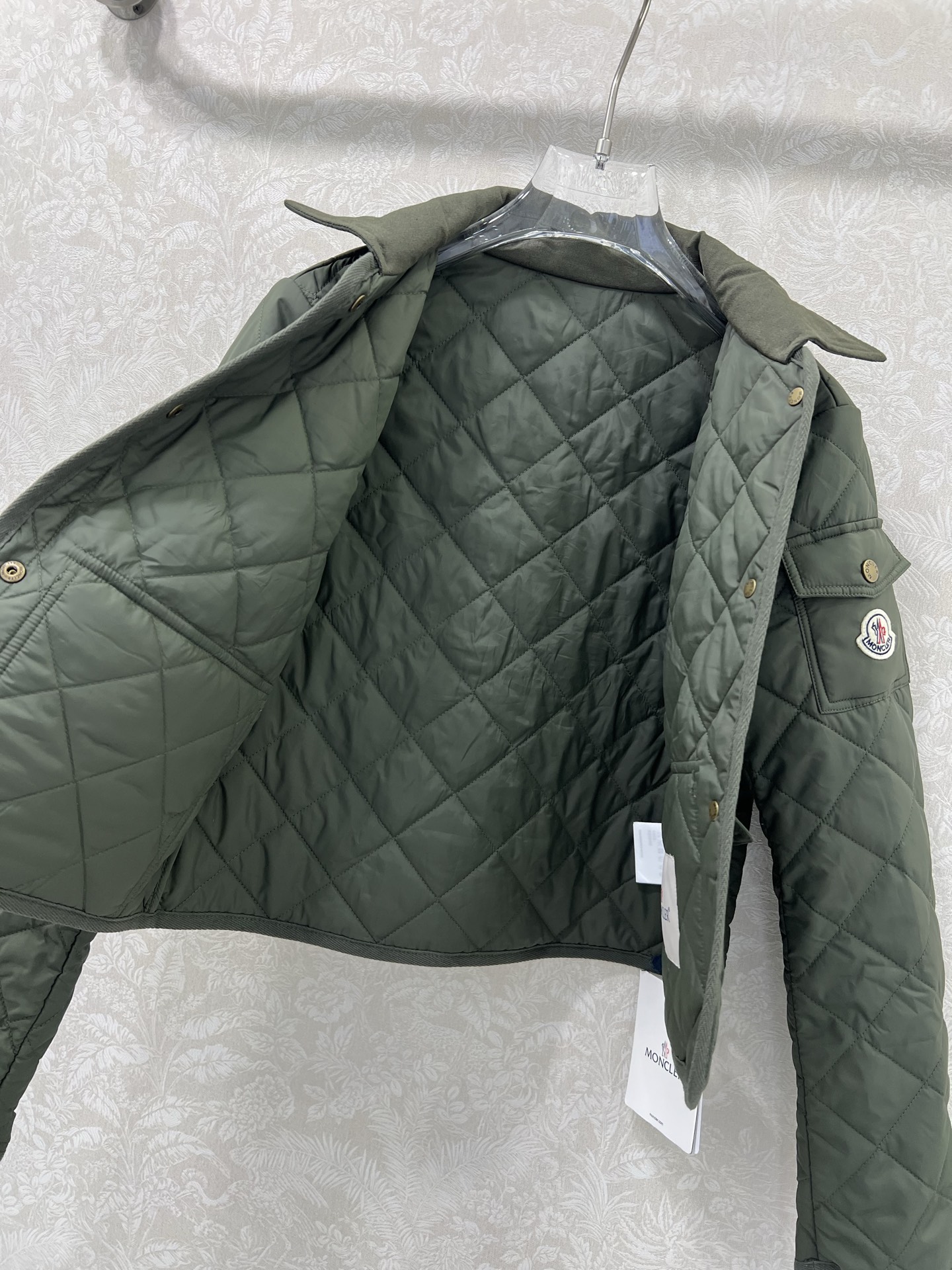 🔥🔥moncl*r 25新款菱形绗缝夹棉短款棉服小外套。气质翻领双口袋小短款设计！减龄少女气质，进口机压