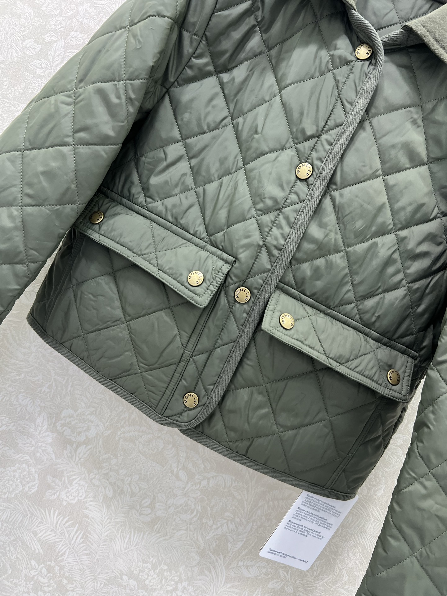 🔥🔥moncl*r 25新款菱形绗缝夹棉短款棉服小外套。气质翻领双口袋小短款设计！减龄少女气质，进口机压