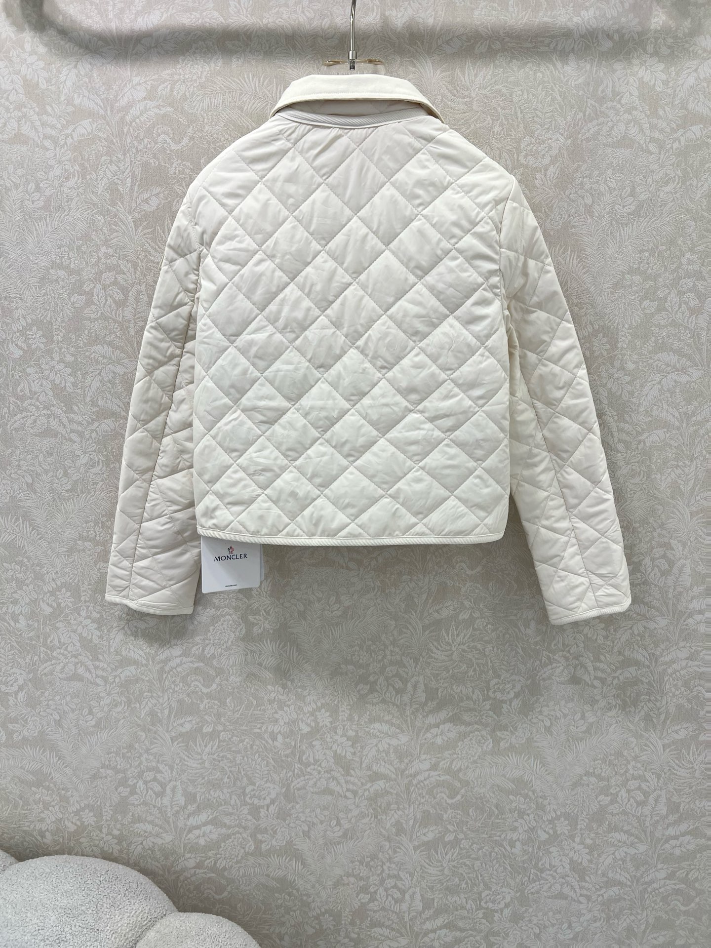 🔥🔥moncl*r 25新款菱形绗缝夹棉短款棉服小外套。气质翻领双口袋小短款设计！减龄少女气质，进口机压