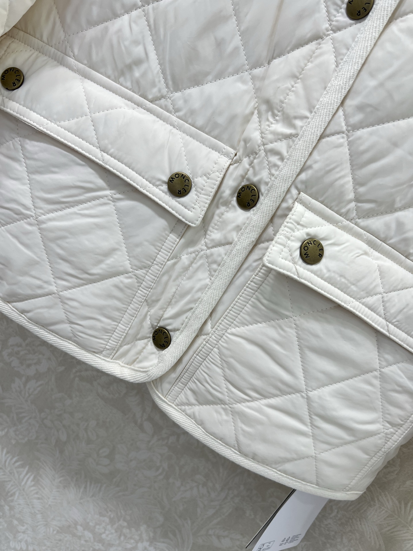 🔥🔥moncl*r 25新款菱形绗缝夹棉短款棉服小外套。气质翻领双口袋小短款设计！减龄少女气质，进口机压