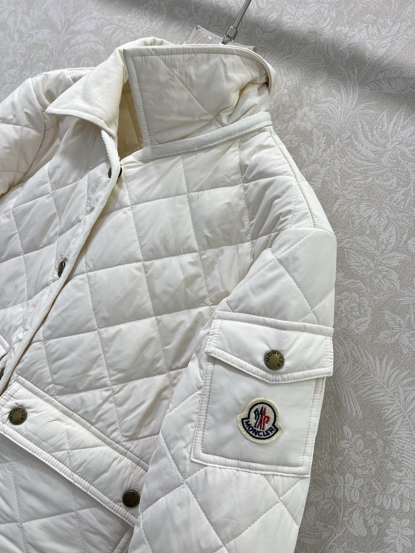 🔥🔥moncl*r 25新款菱形绗缝夹棉短款棉服小外套。气质翻领双口袋小短款设计！减龄少女气质，进口机压