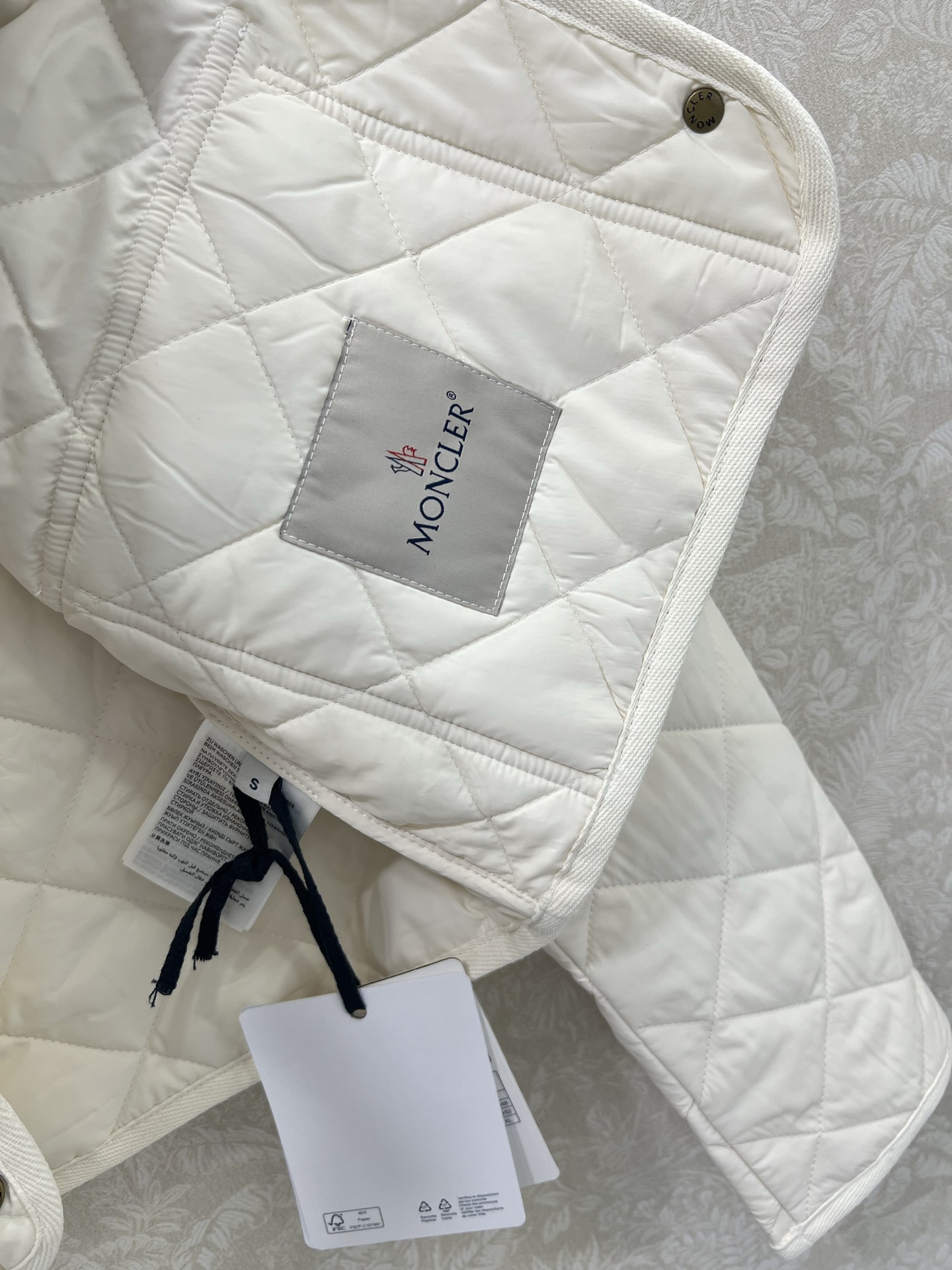 🔥🔥moncl*r 25新款菱形绗缝夹棉短款棉服小外套。气质翻领双口袋小短款设计！减龄少女气质，进口机压