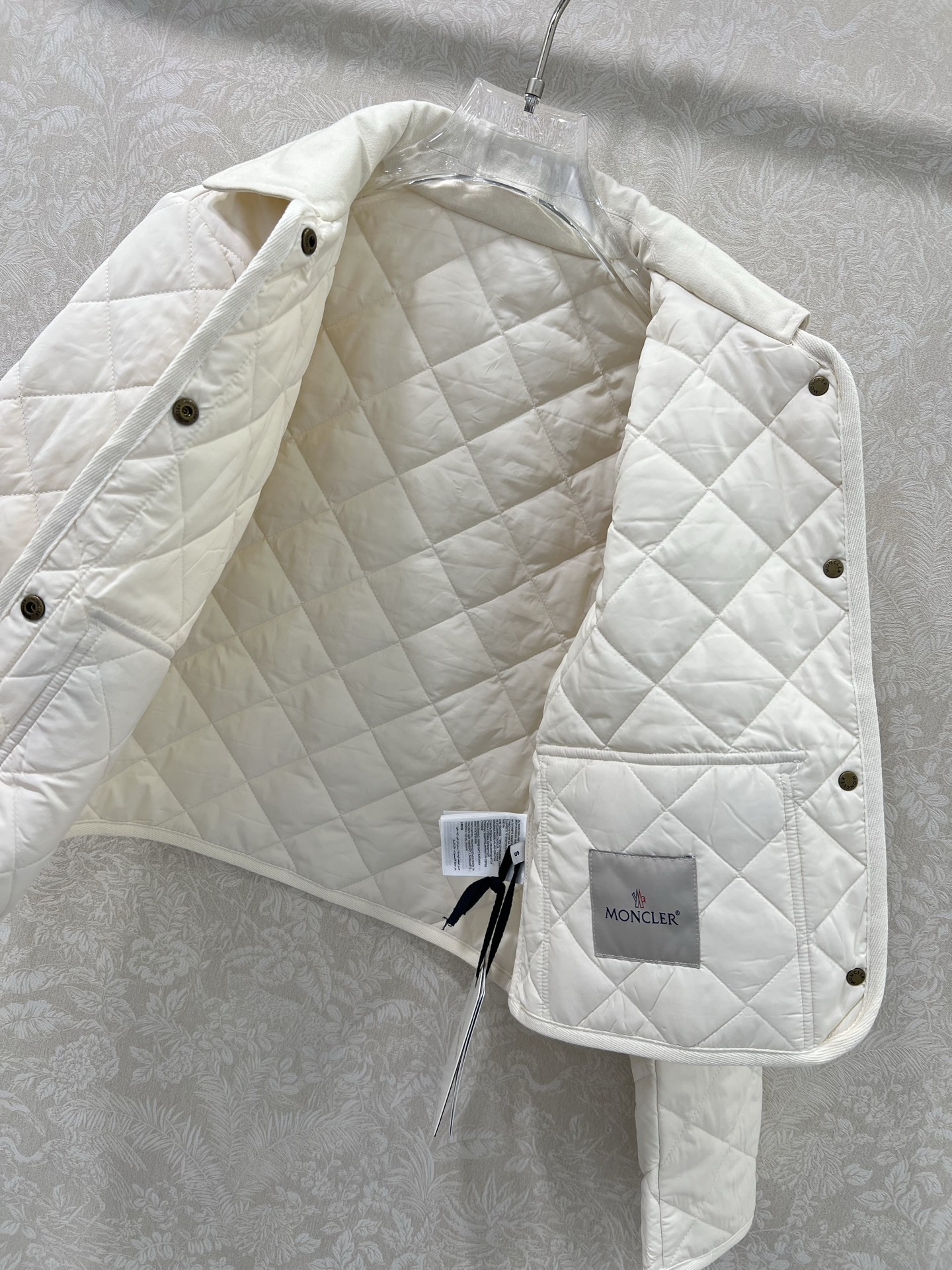 🔥🔥moncl*r 25新款菱形绗缝夹棉短款棉服小外套。气质翻领双口袋小短款设计！减龄少女气质，进口机压