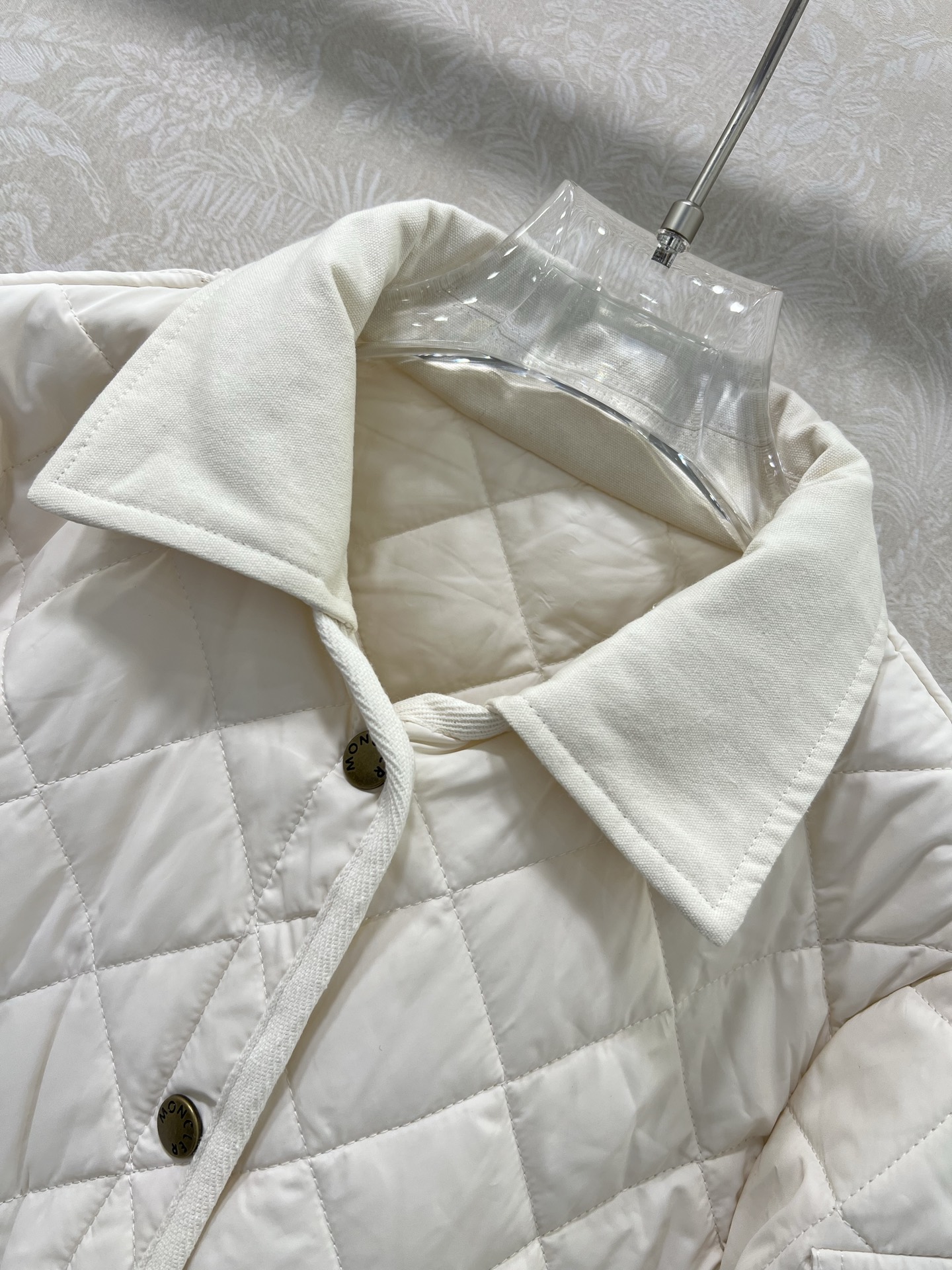 🔥🔥moncl*r 25新款菱形绗缝夹棉短款棉服小外套。气质翻领双口袋小短款设计！减龄少女气质，进口机压