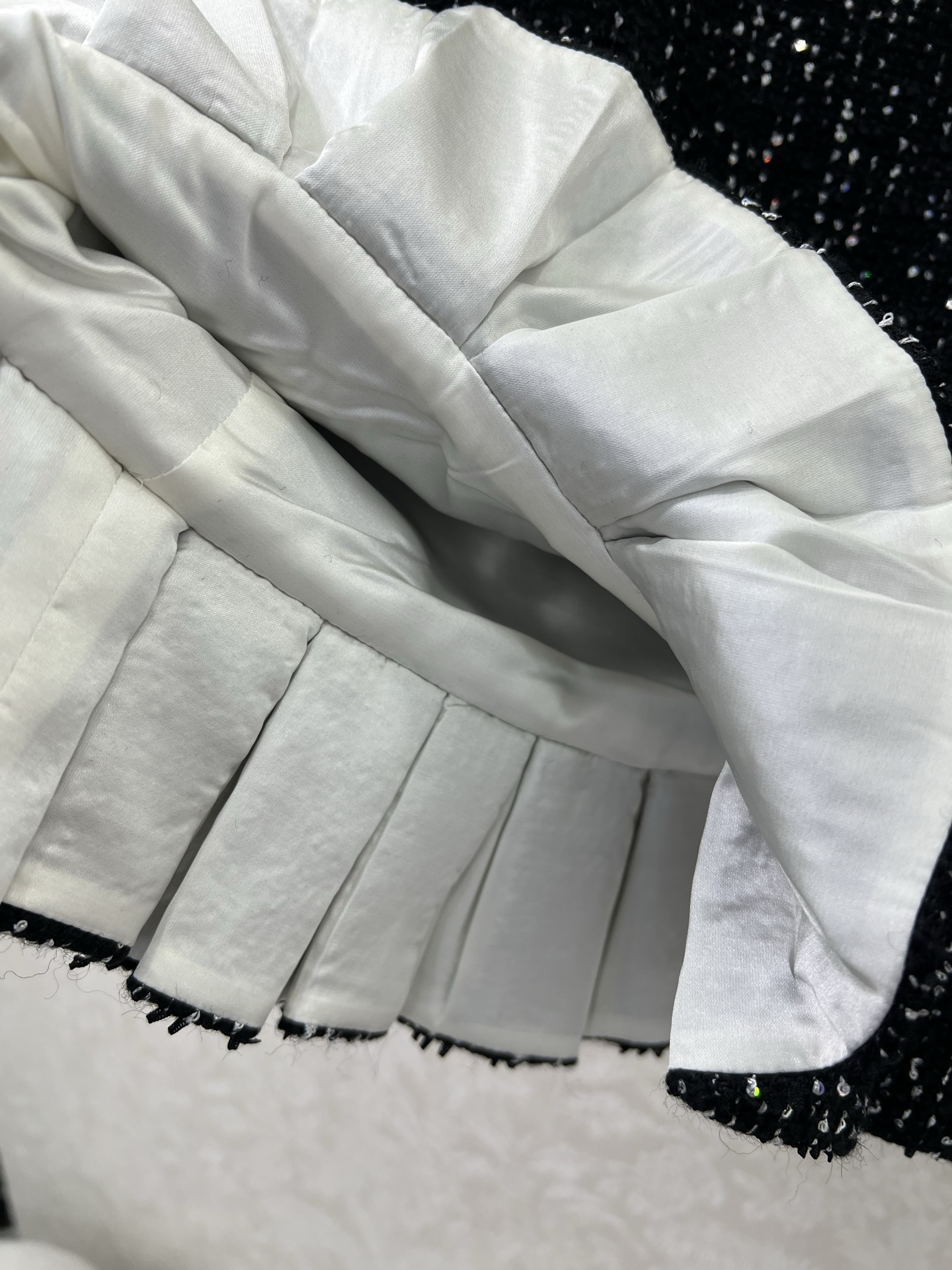 🔥🔥chan*l 25新款荷叶边半裙 早秋系列新款 法式宫廷风小香风亮片荷叶边半裙 高级定制粗花呢软呢面