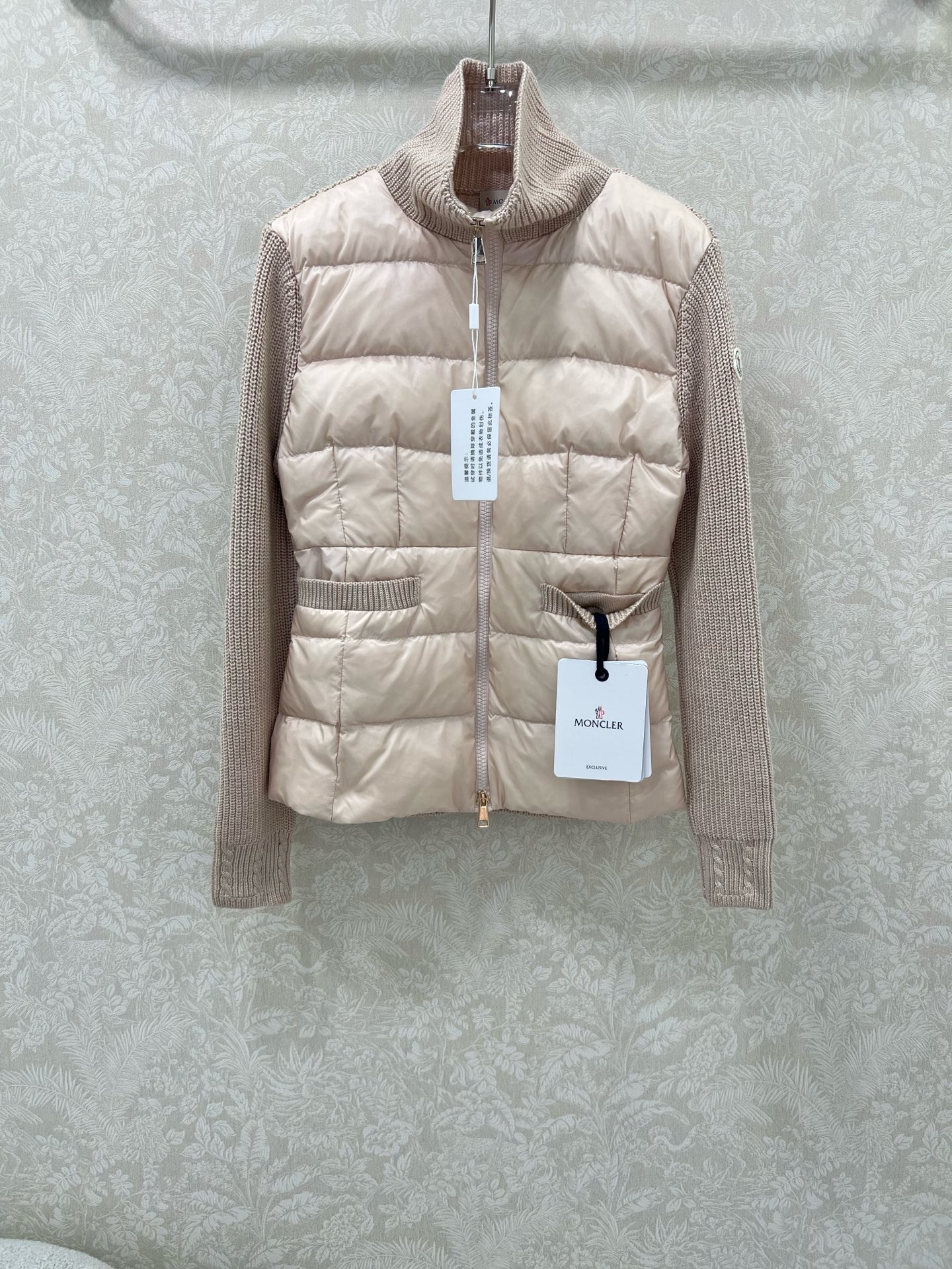 🔥🔥Moncler 25新款拼接针织口袋女式羽绒服 温度与风度的完美平衡 90%珍稀鹅绒填充 零下无畏，
