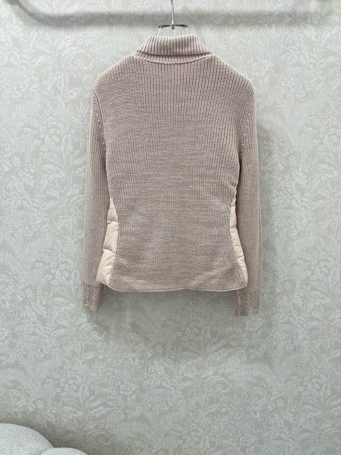 🔥🔥Moncler 25新款拼接针织口袋女式羽绒服 温度与风度的完美平衡 90%珍稀鹅绒填充 零下无畏，