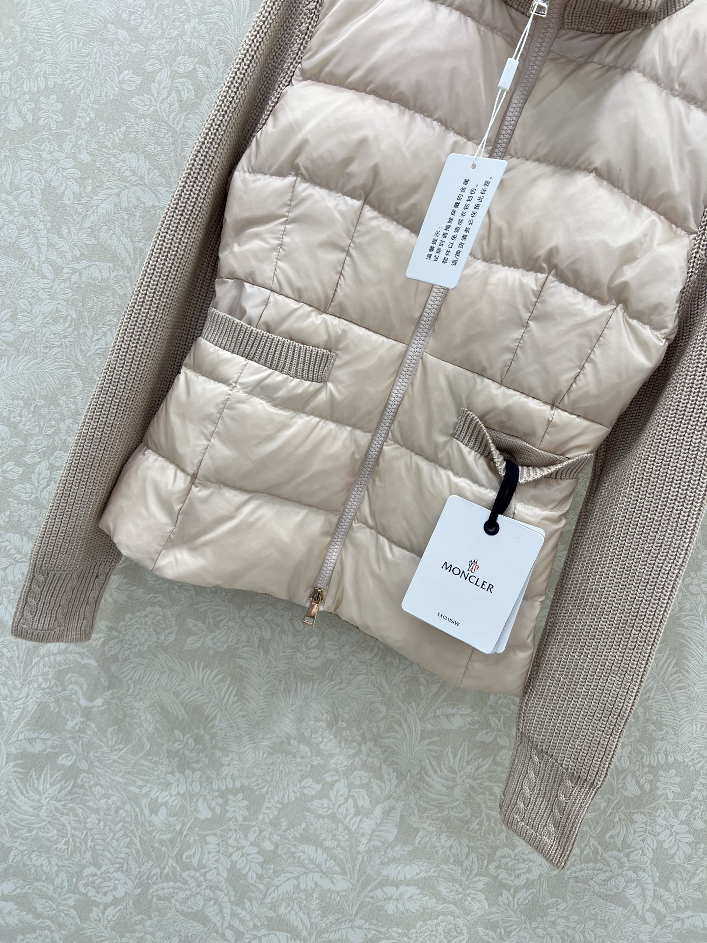 🔥🔥Moncler 25新款拼接针织口袋女式羽绒服 温度与风度的完美平衡 90%珍稀鹅绒填充 零下无畏，