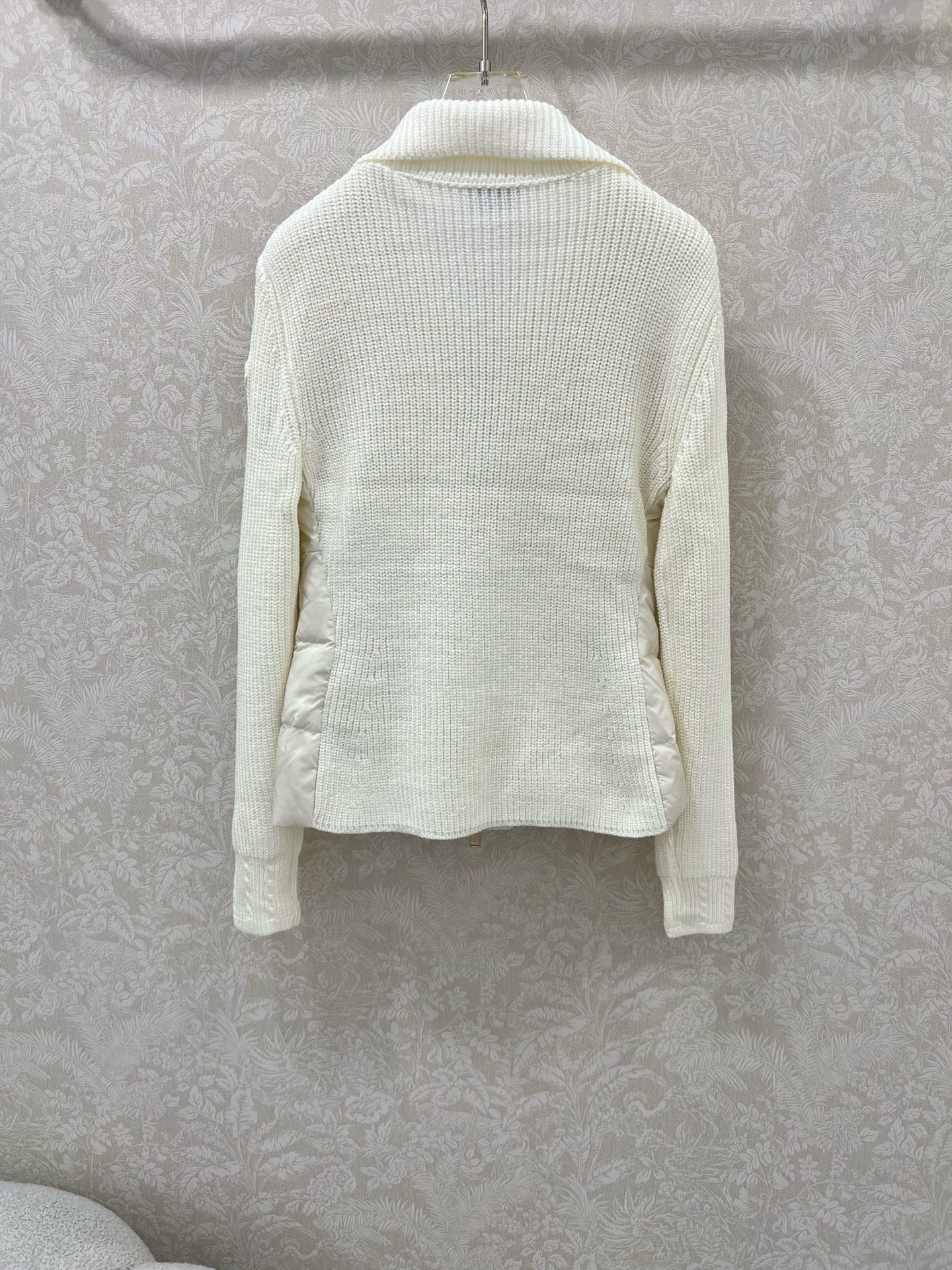 🔥🔥Moncler 25新款拼接针织口袋女式羽绒服 温度与风度的完美平衡 90%珍稀鹅绒填充 零下无畏，