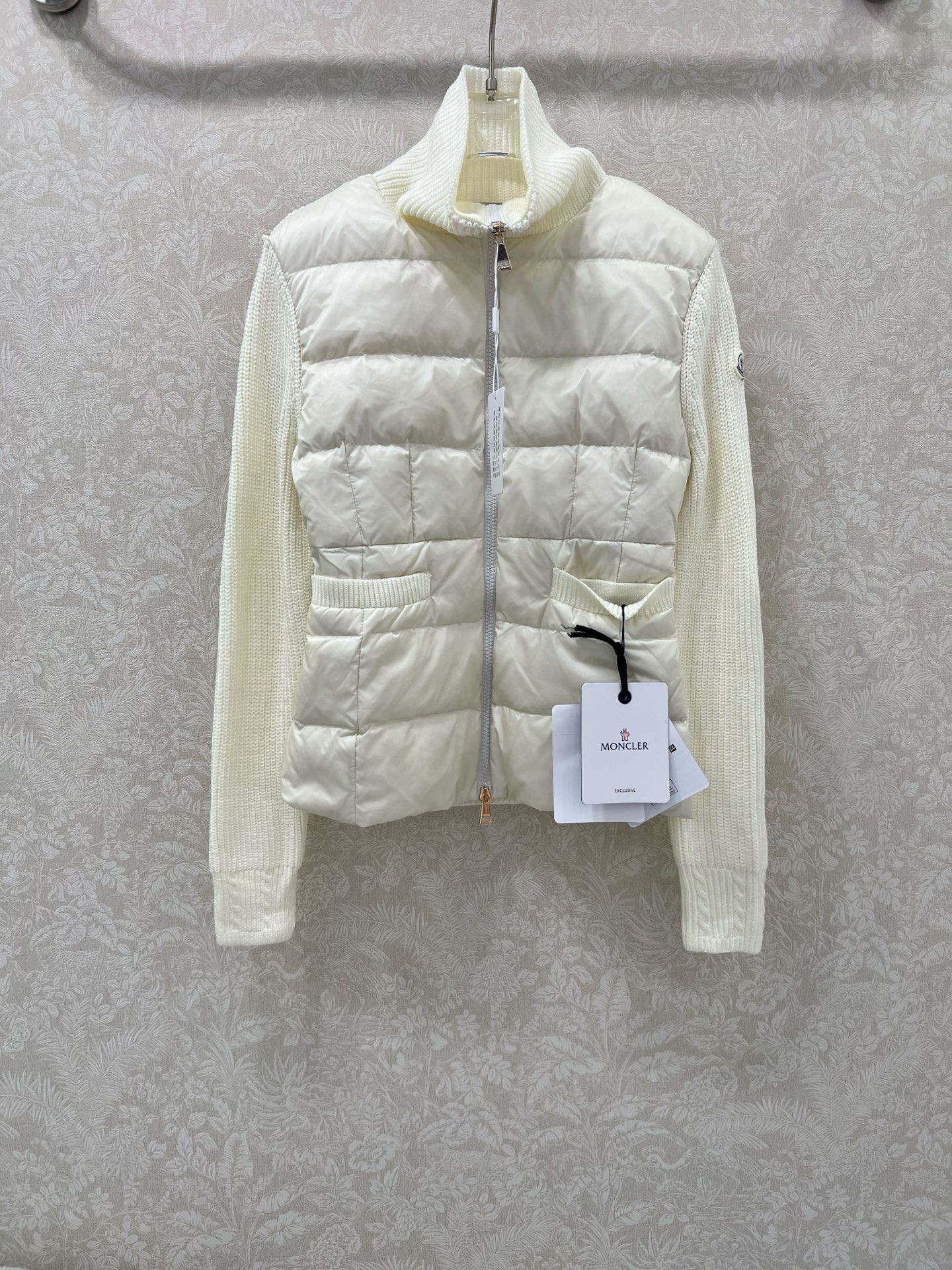 🔥🔥Moncler 25新款拼接针织口袋女式羽绒服 温度与风度的完美平衡 90%珍稀鹅绒填充 零下无畏，