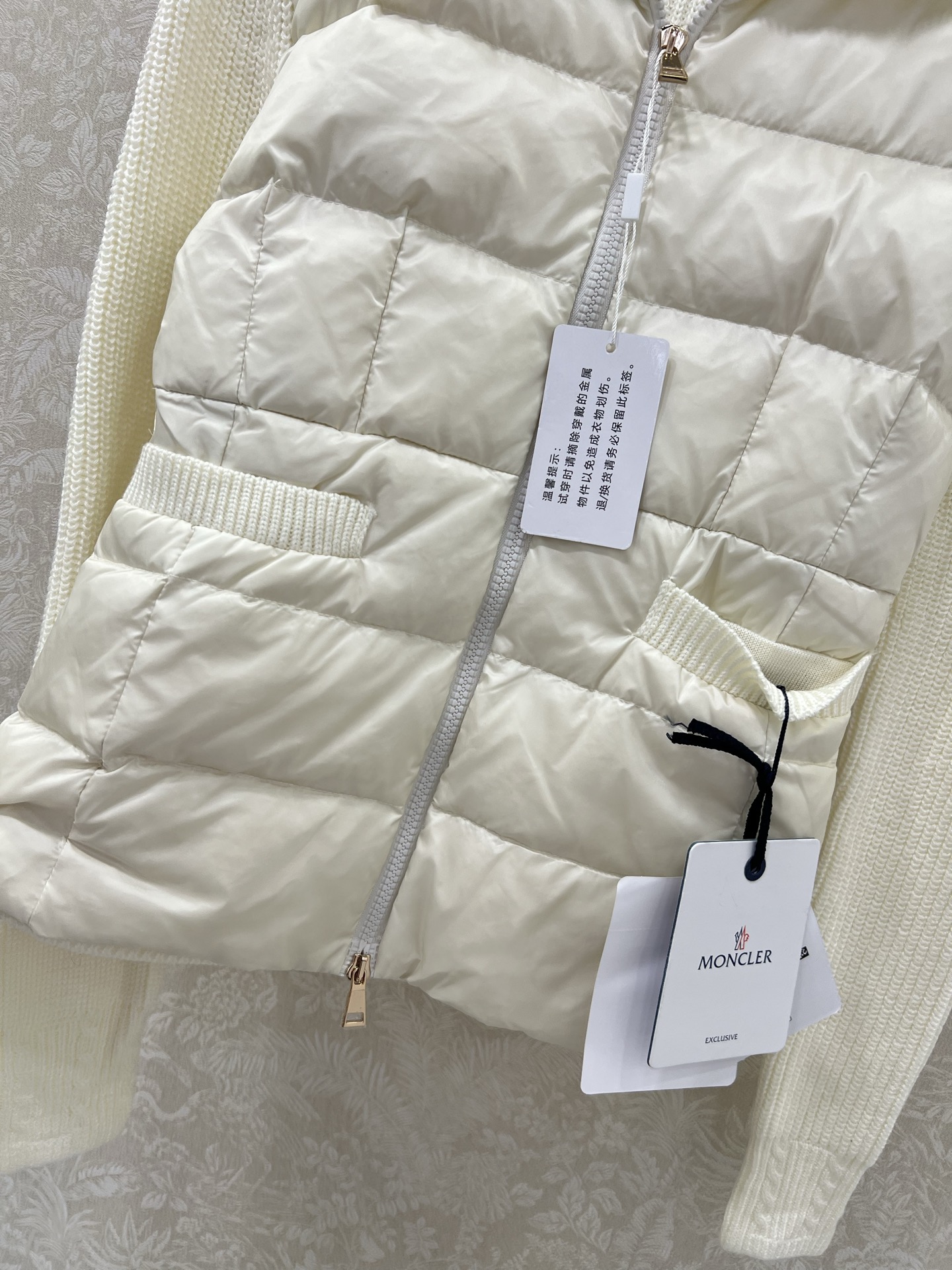 🔥🔥Moncler 25新款拼接针织口袋女式羽绒服 温度与风度的完美平衡 90%珍稀鹅绒填充 零下无畏，