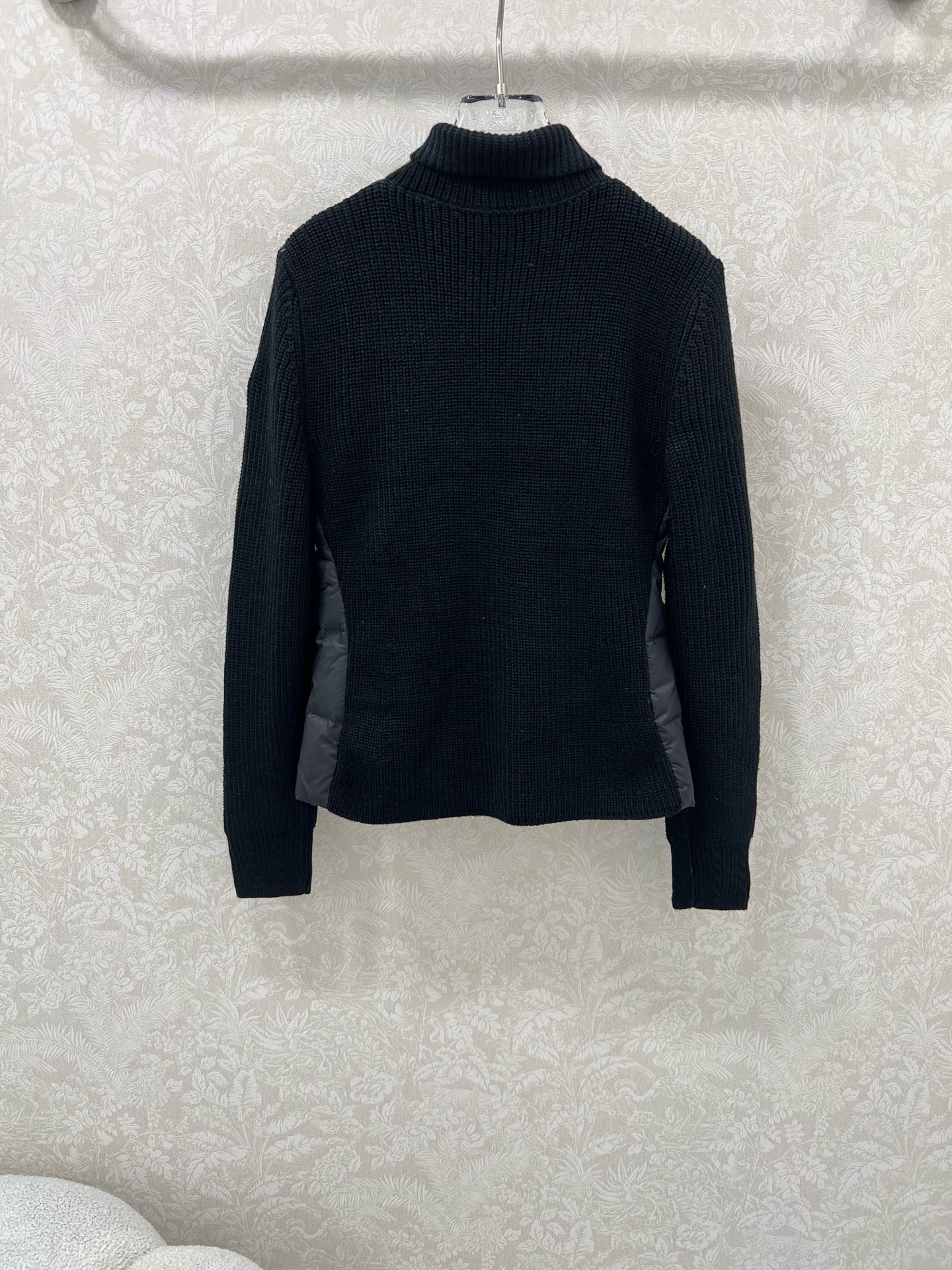 🔥🔥Moncler 25新款拼接针织口袋女式羽绒服 温度与风度的完美平衡 90%珍稀鹅绒填充 零下无畏，