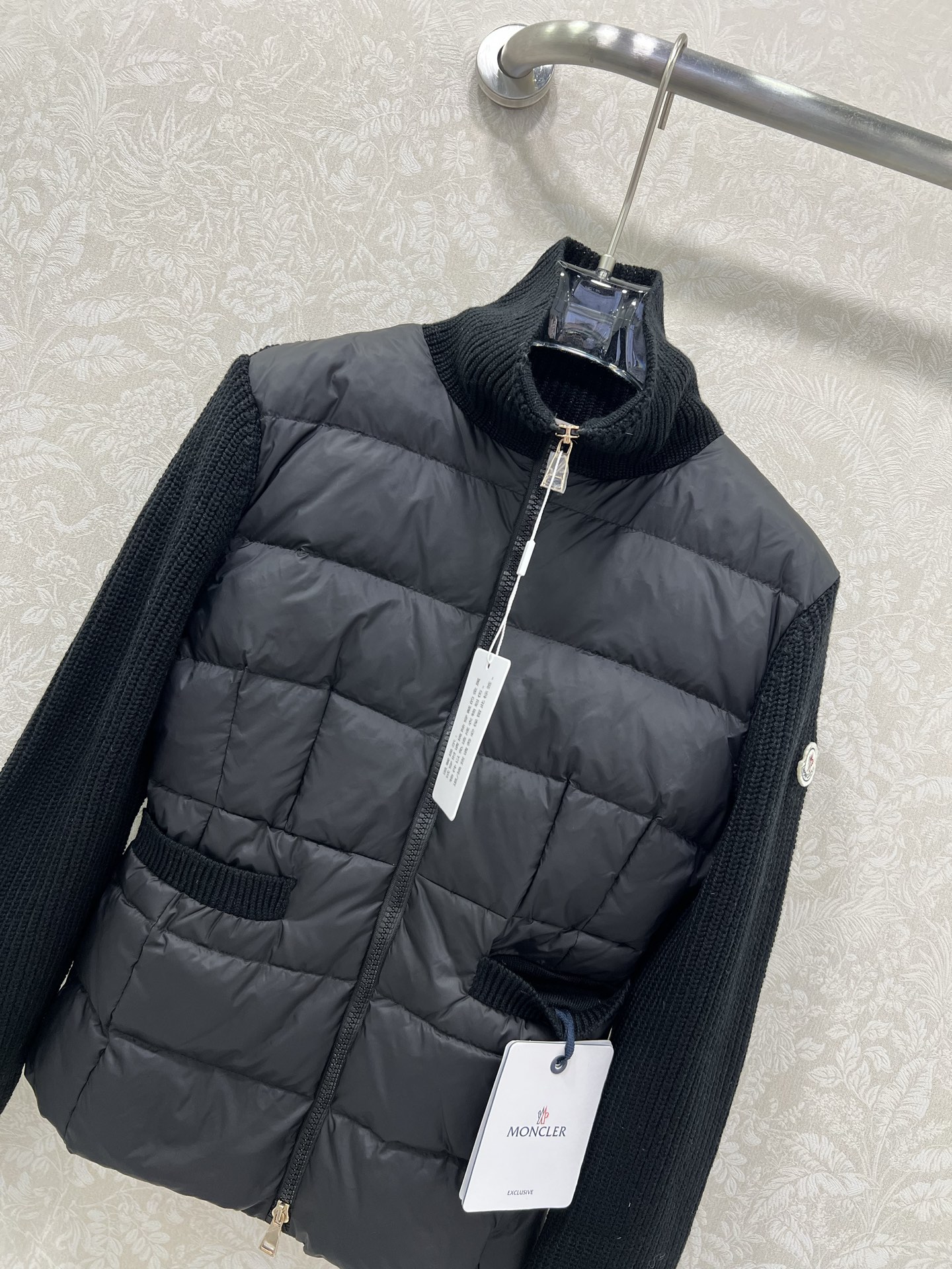 🔥🔥Moncler 25新款拼接针织口袋女式羽绒服 温度与风度的完美平衡 90%珍稀鹅绒填充 零下无畏，