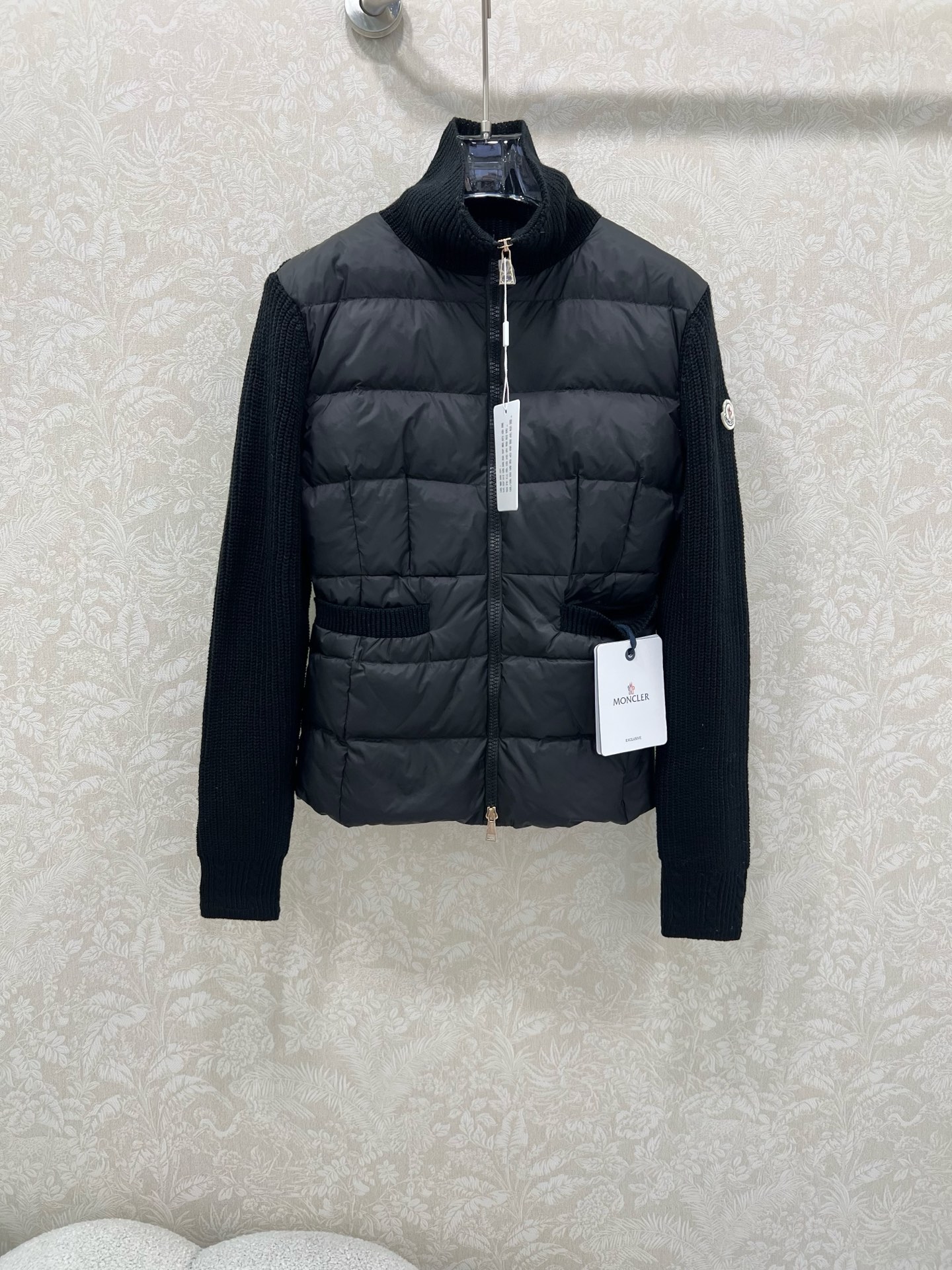 🔥🔥Moncler 25新款拼接针织口袋女式羽绒服 温度与风度的完美平衡 90%珍稀鹅绒填充 零下无畏，