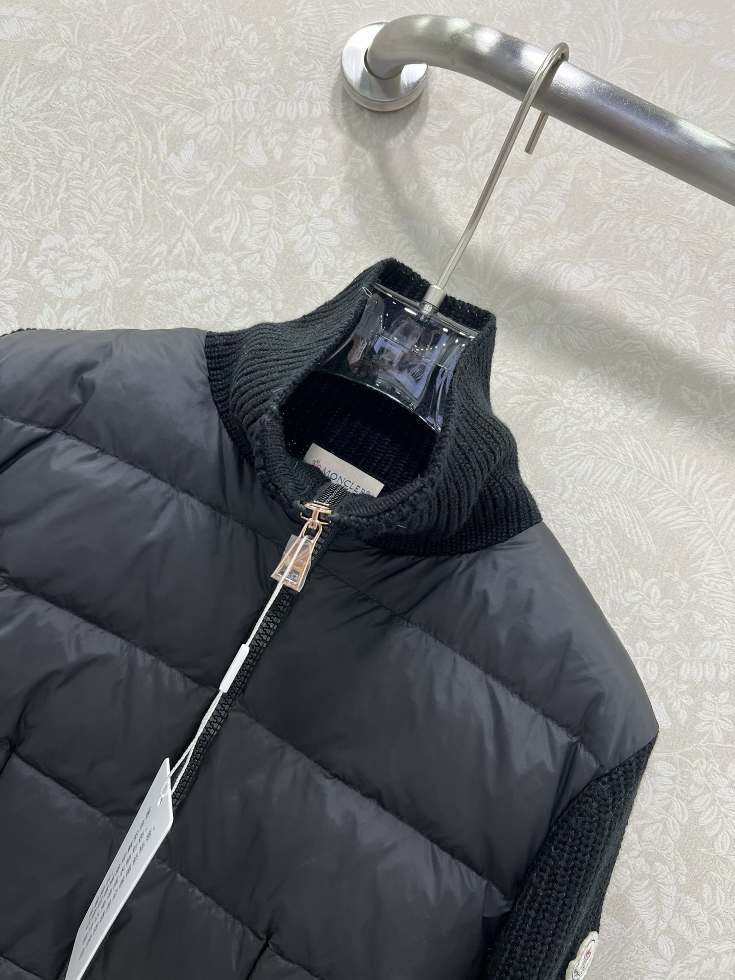 🔥🔥Moncler 25新款拼接针织口袋女式羽绒服 温度与风度的完美平衡 90%珍稀鹅绒填充 零下无畏，